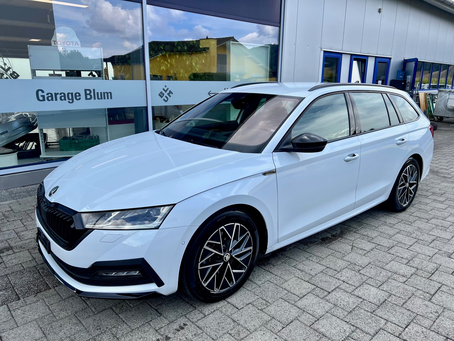 SKODA Octavia Combi 2.0 TDI DSG SportLine 4x4-showroom-element-2