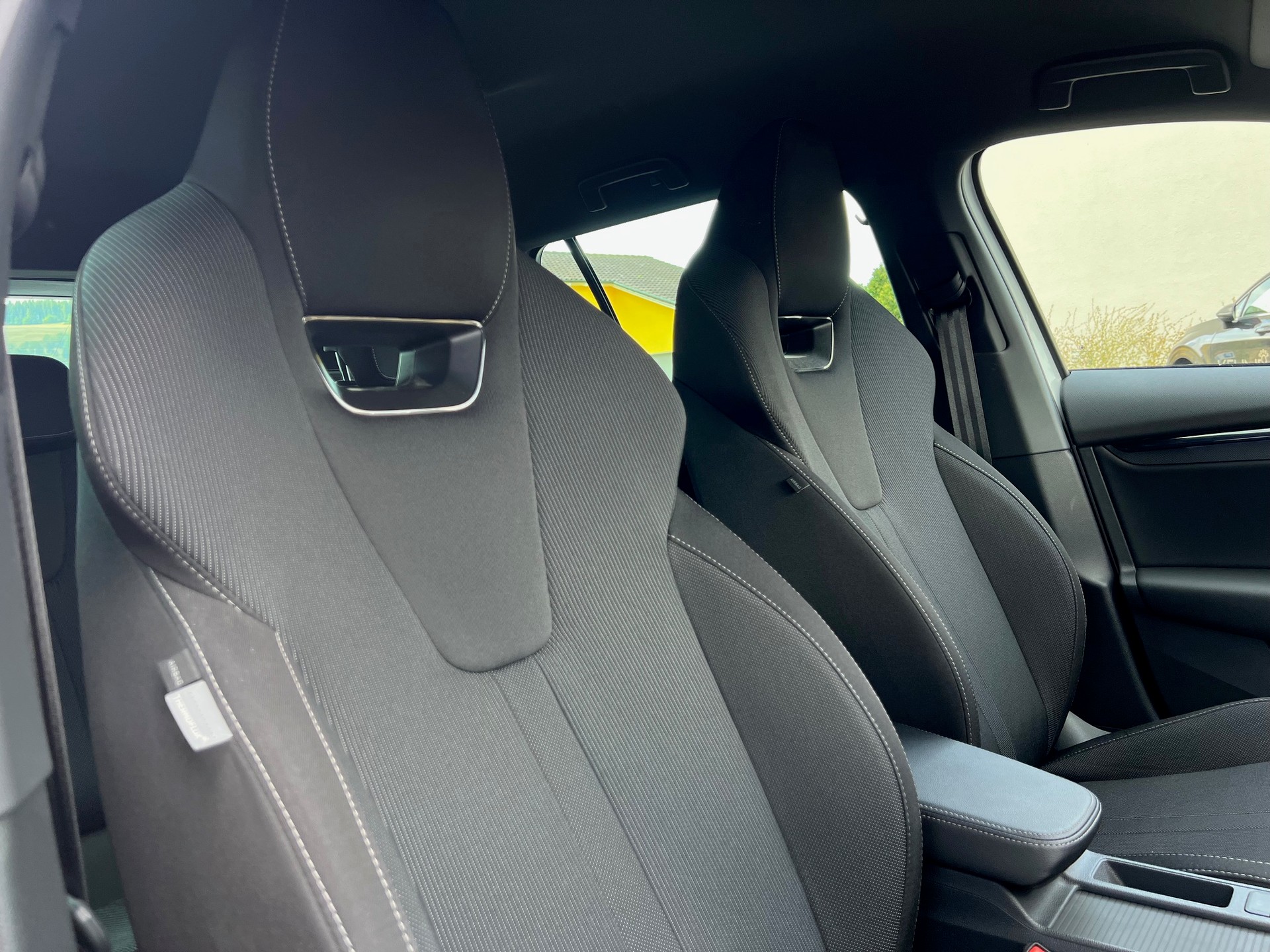SKODA Octavia Combi 2.0 TDI DSG SportLine 4x4-image-14