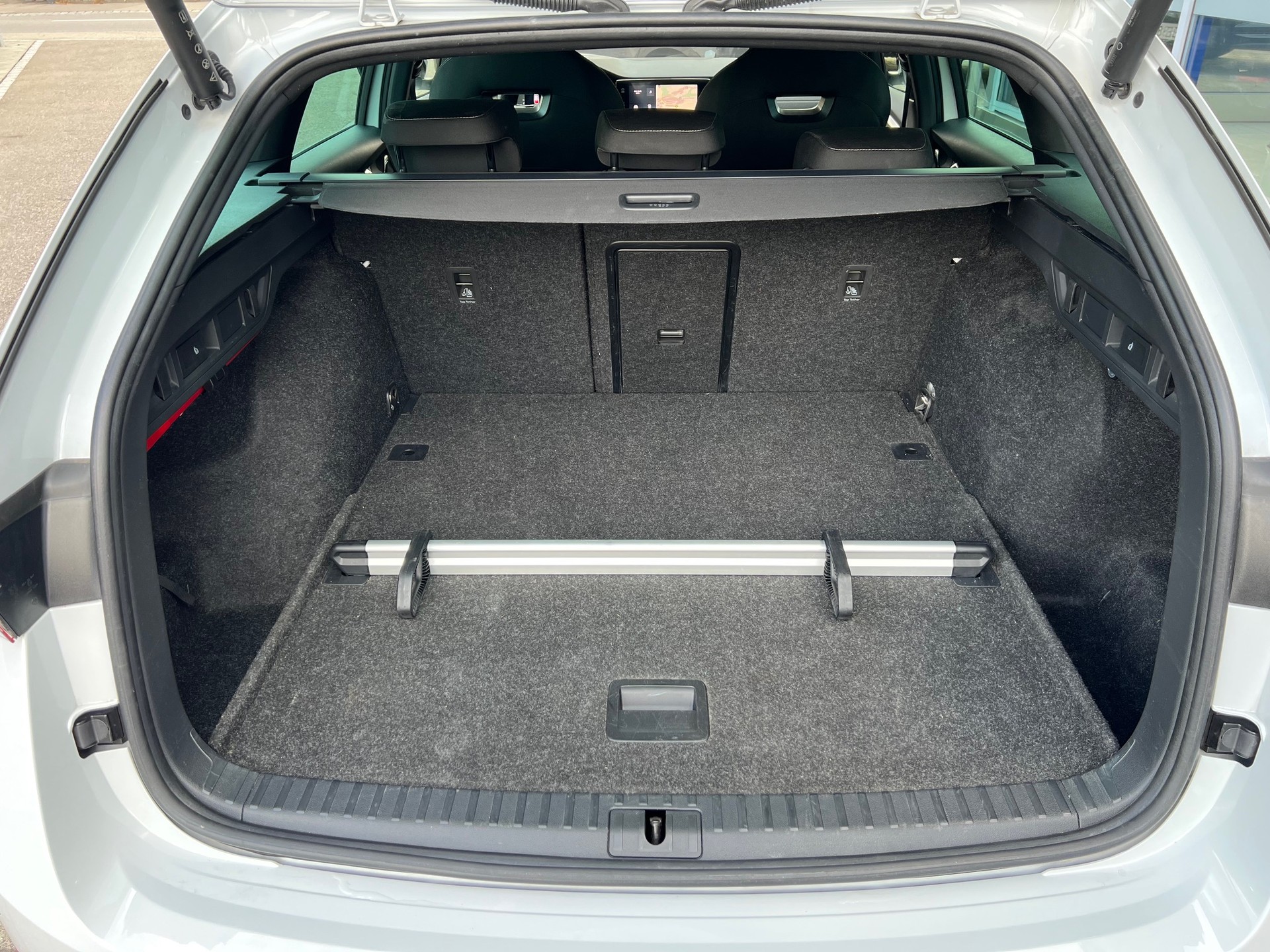 SKODA Octavia Combi 2.0 TDI DSG SportLine 4x4-image-12