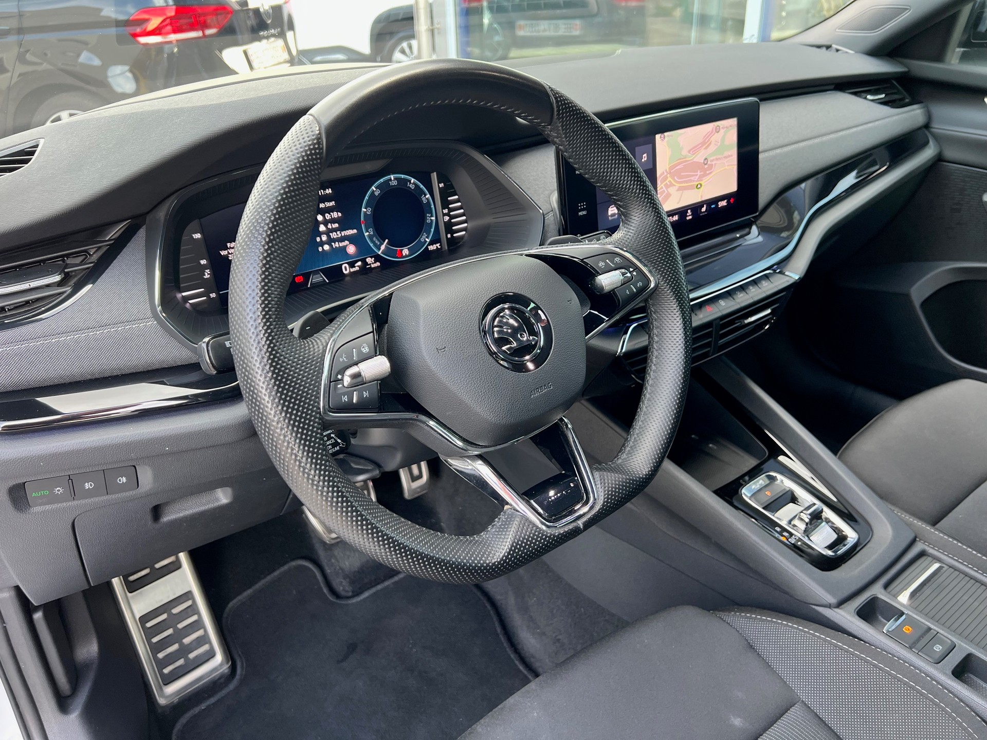 SKODA Octavia Combi 2.0 TDI DSG SportLine 4x4-image-10