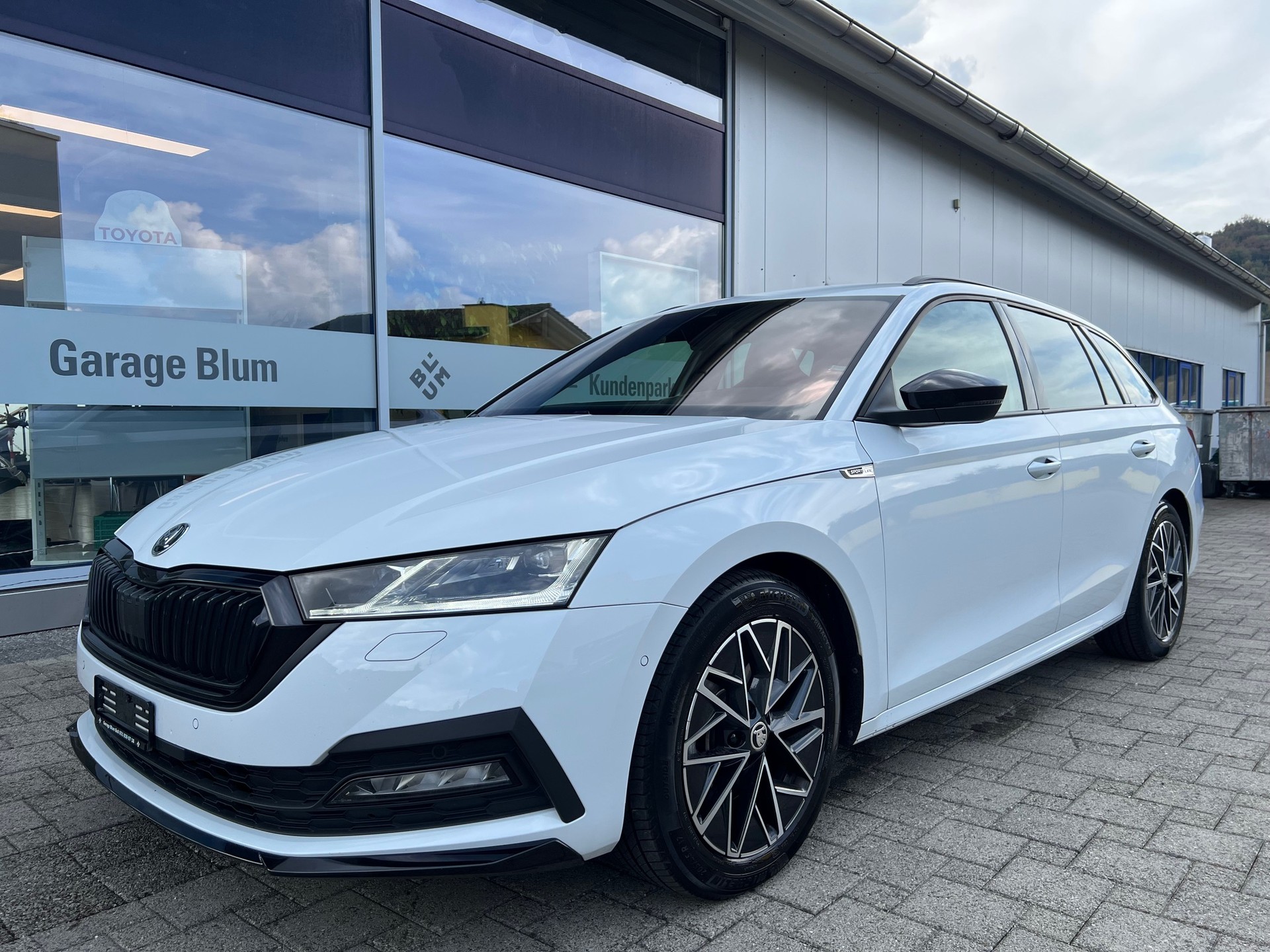 SKODA Octavia Combi 2.0 TDI DSG SportLine 4x4-showroom-element-1