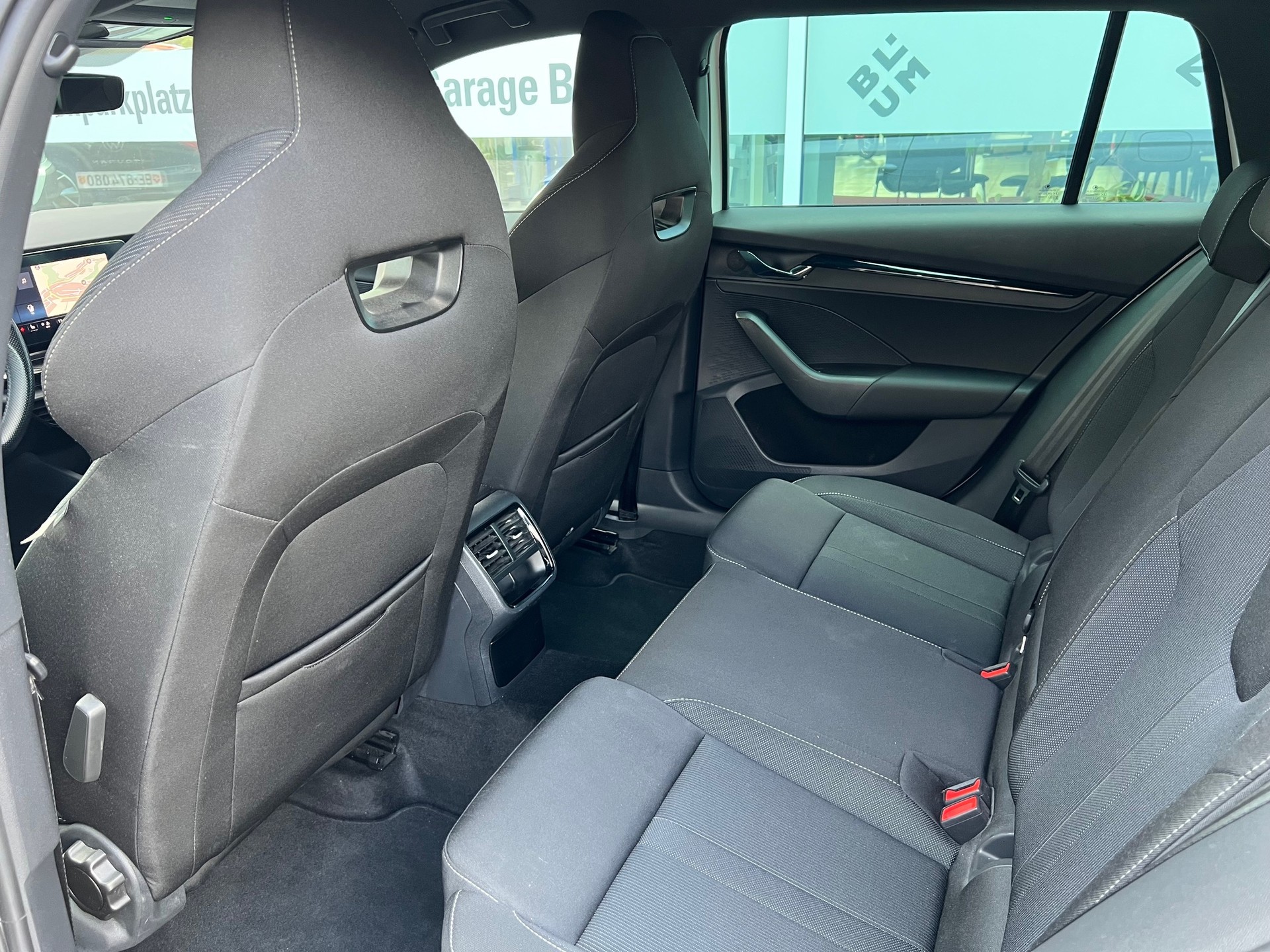 SKODA Octavia Combi 2.0 TDI DSG SportLine 4x4-image-11
