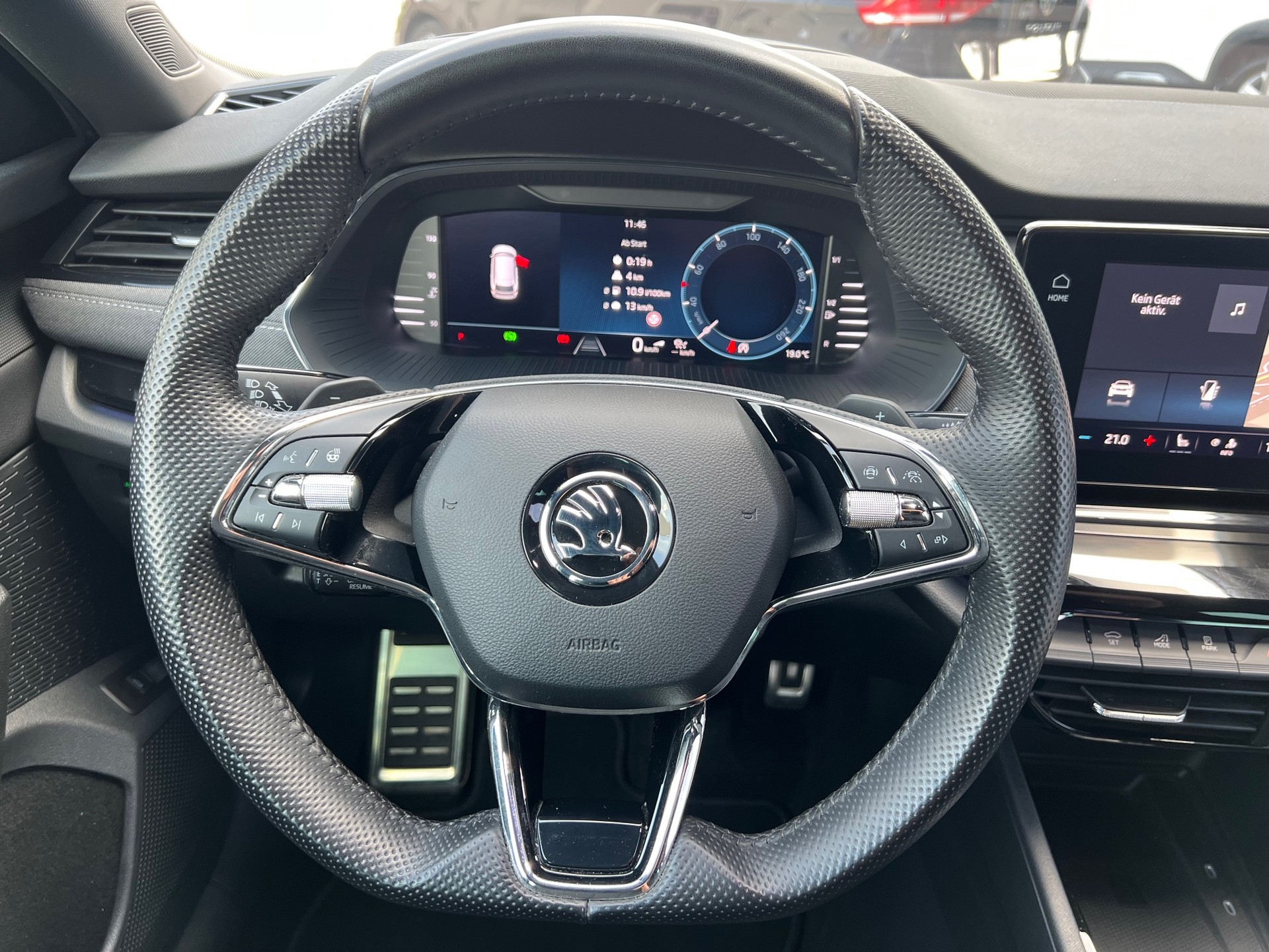 SKODA Octavia Combi 2.0 TDI DSG SportLine 4x4-image-17
