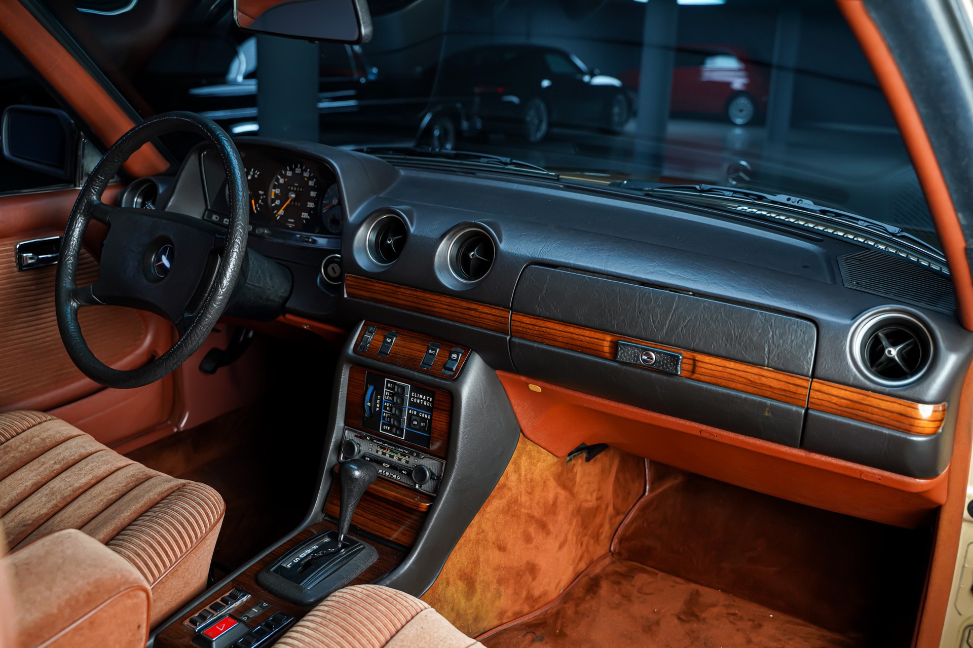 MERCEDES-BENZ 280 CE Automatic-image-17