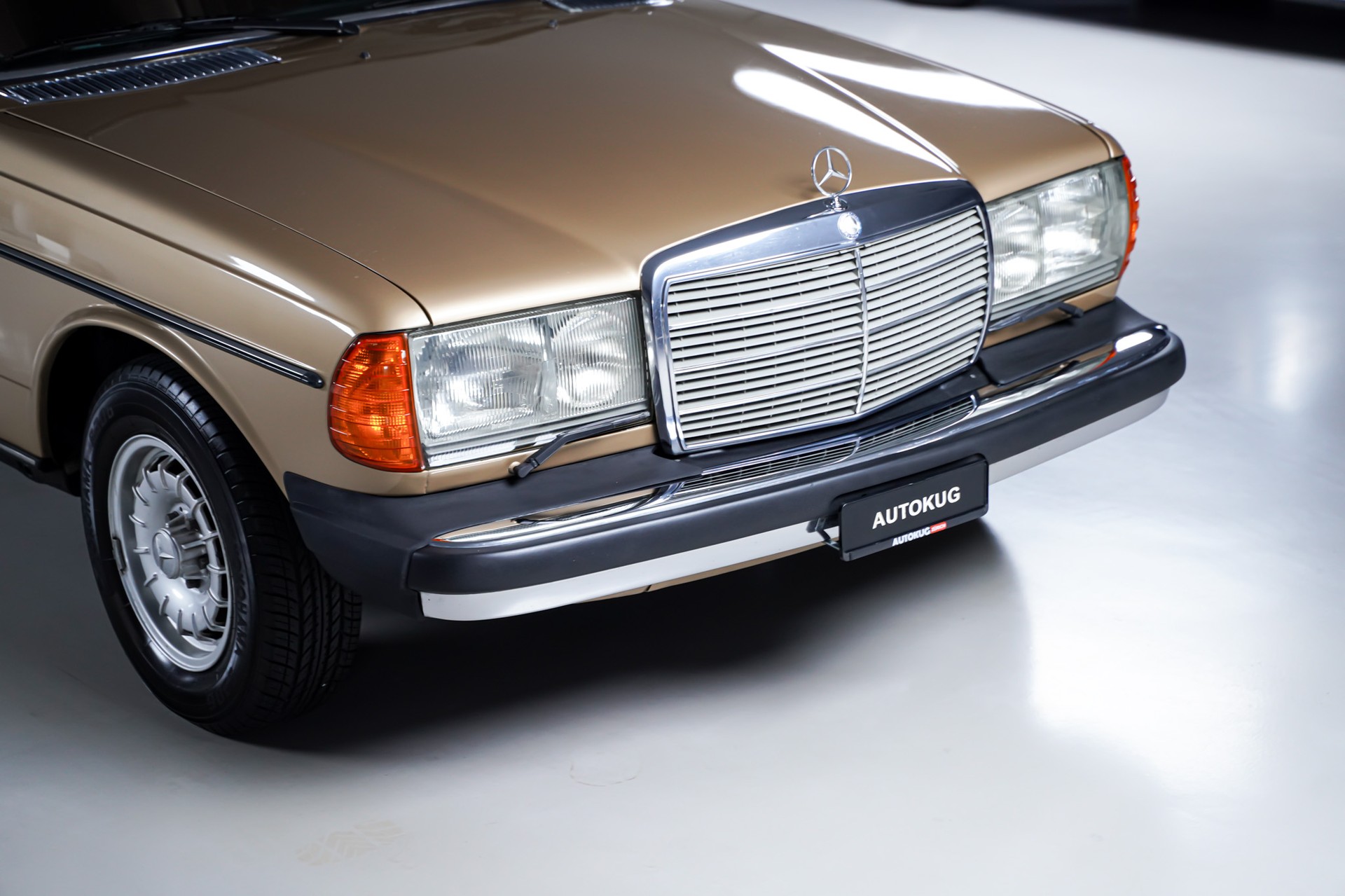 MERCEDES-BENZ 280 CE Automatic-showroom-element-3