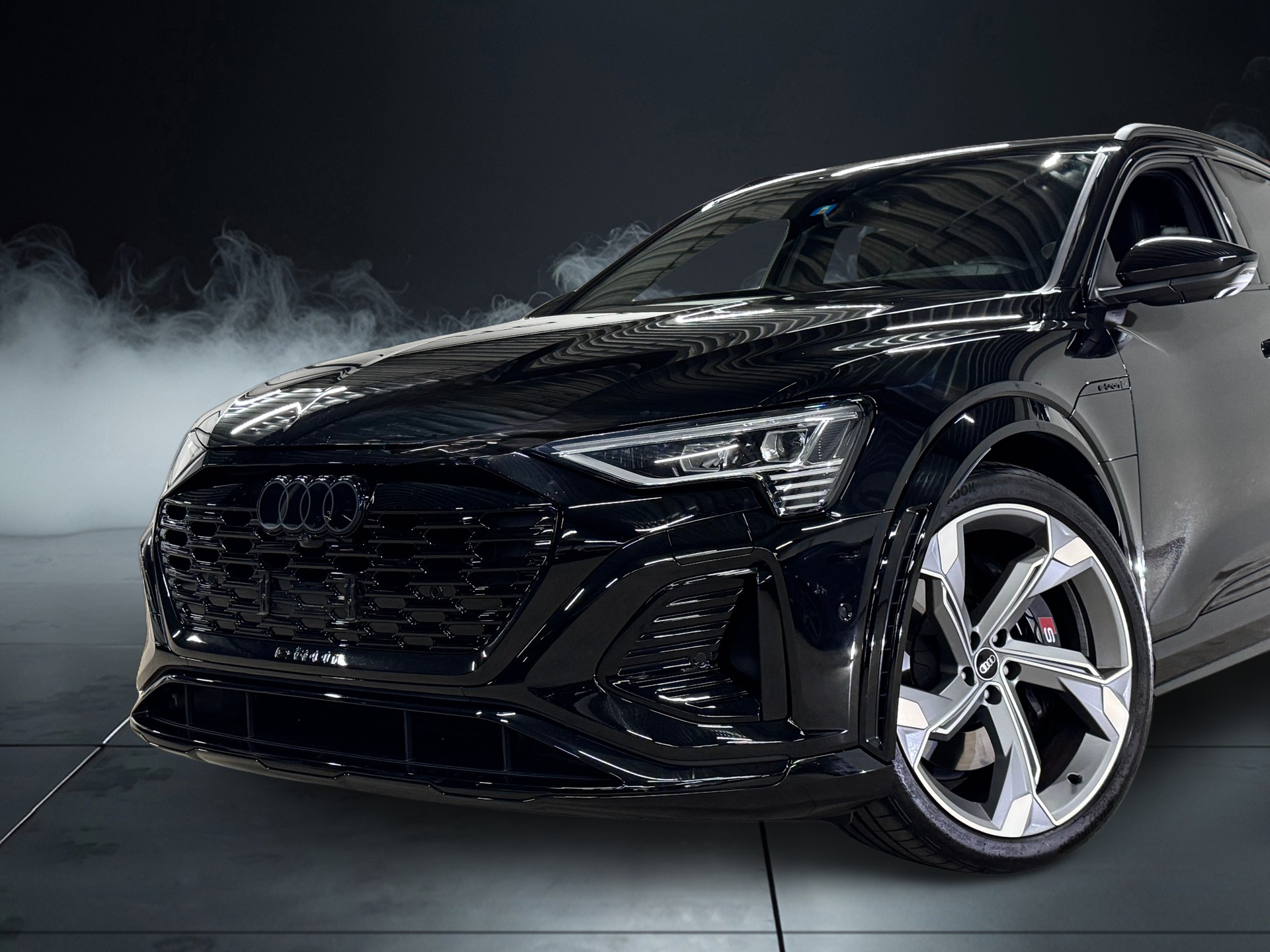 AUDI SQ8 Sportback e-tron quattro 114kWh / 503PS-showroom-element-1