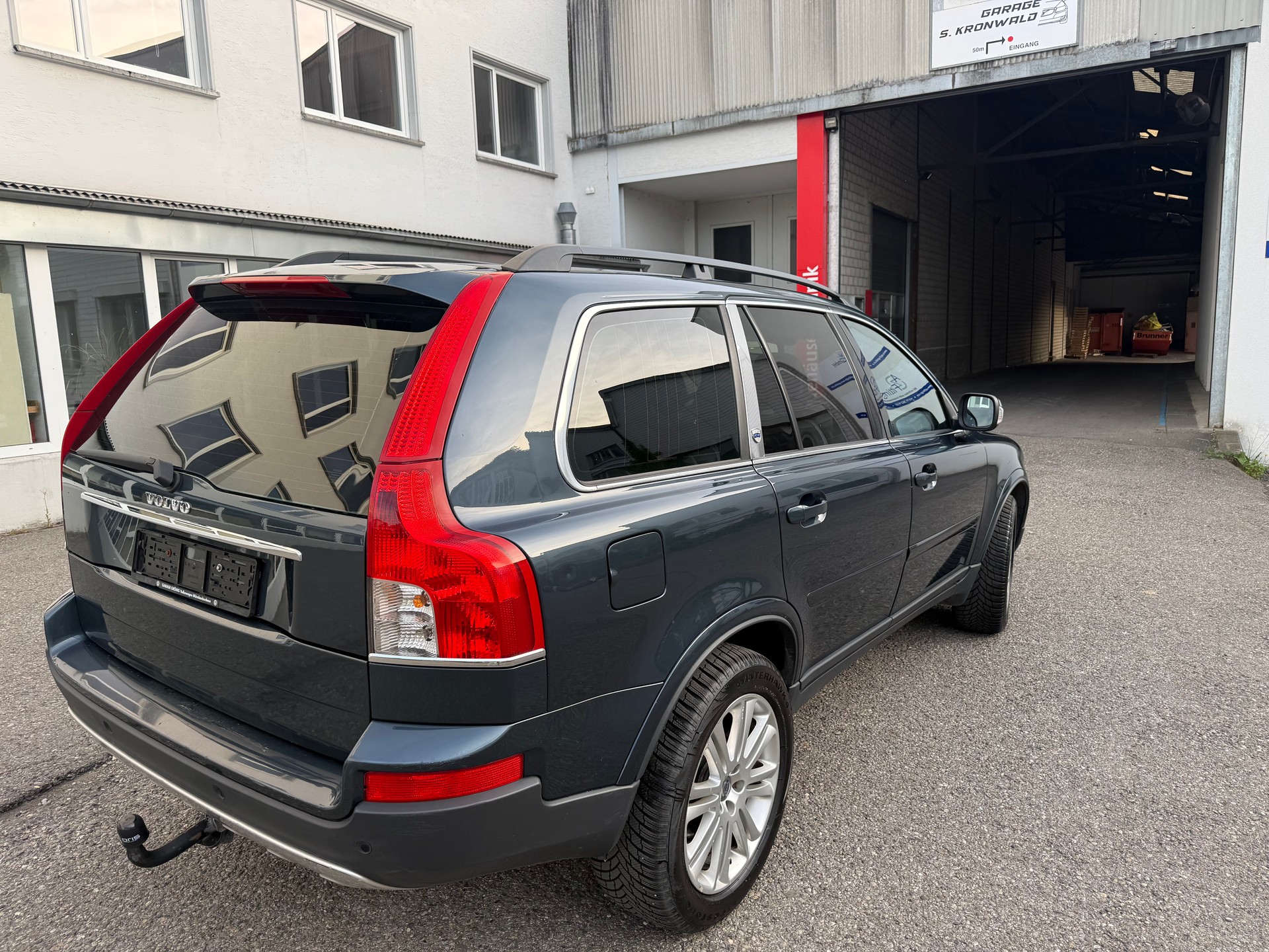 VOLVO XC90 D5 AWD Momentum-image-4
