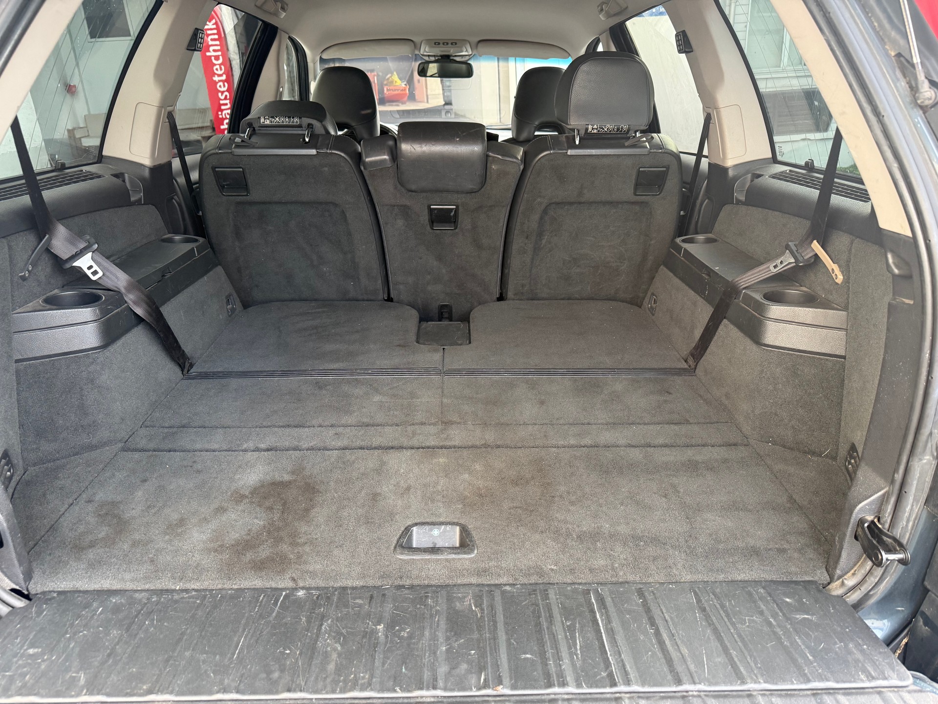 VOLVO XC90 D5 AWD Momentum-image-6