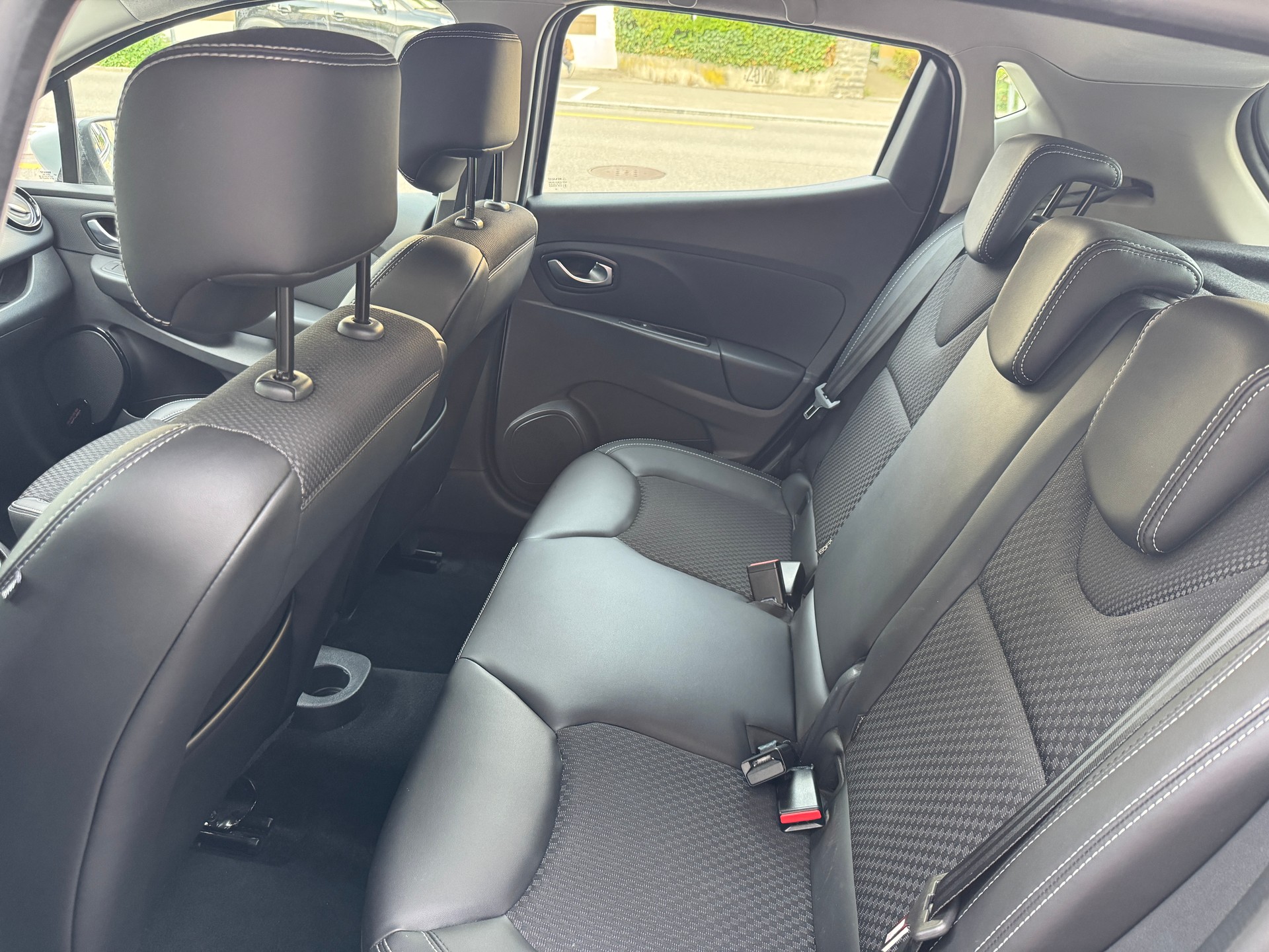 RENAULT Clio 1.2 16V T Intens EDC-image-15