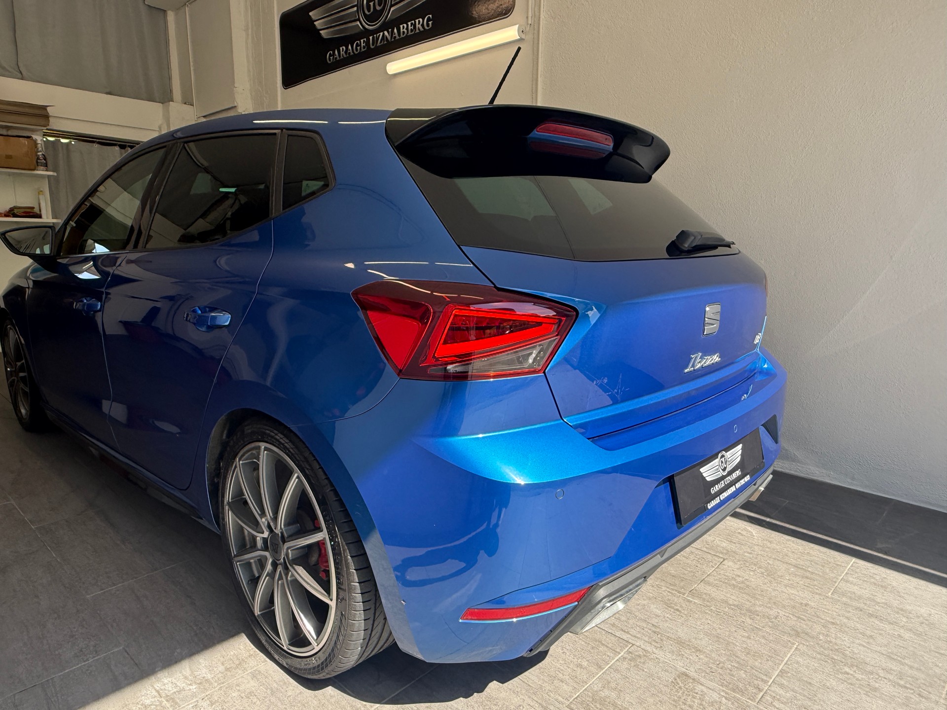 SEAT Ibiza 1.5 EcoTSI FR DSG Ab 295.- pro Monat Panoramadach-showroom-element-2