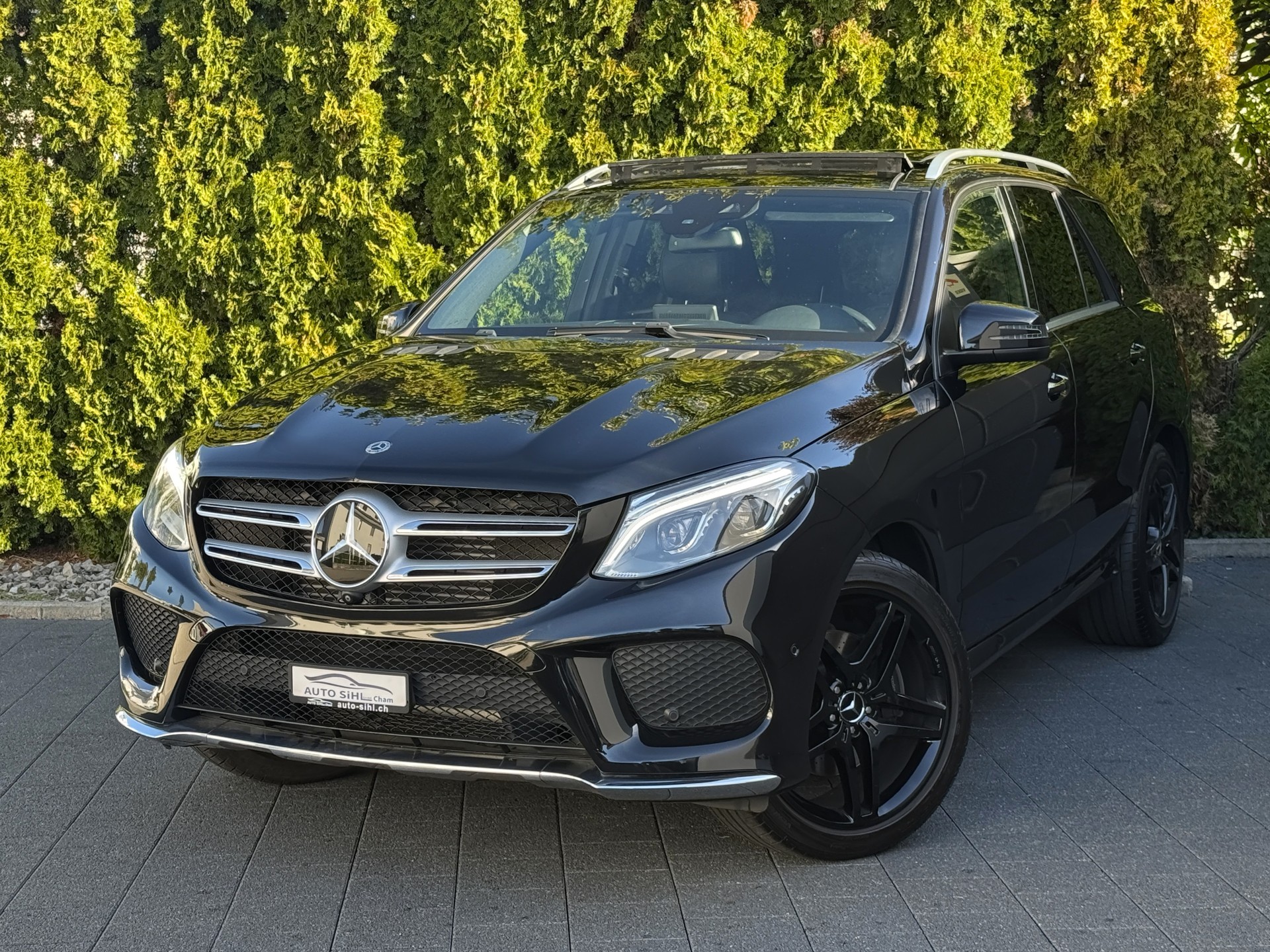 MERCEDES-BENZ GLE 350 d 4Matic 9G-Tronic / Gratis Service-showroom-element-2