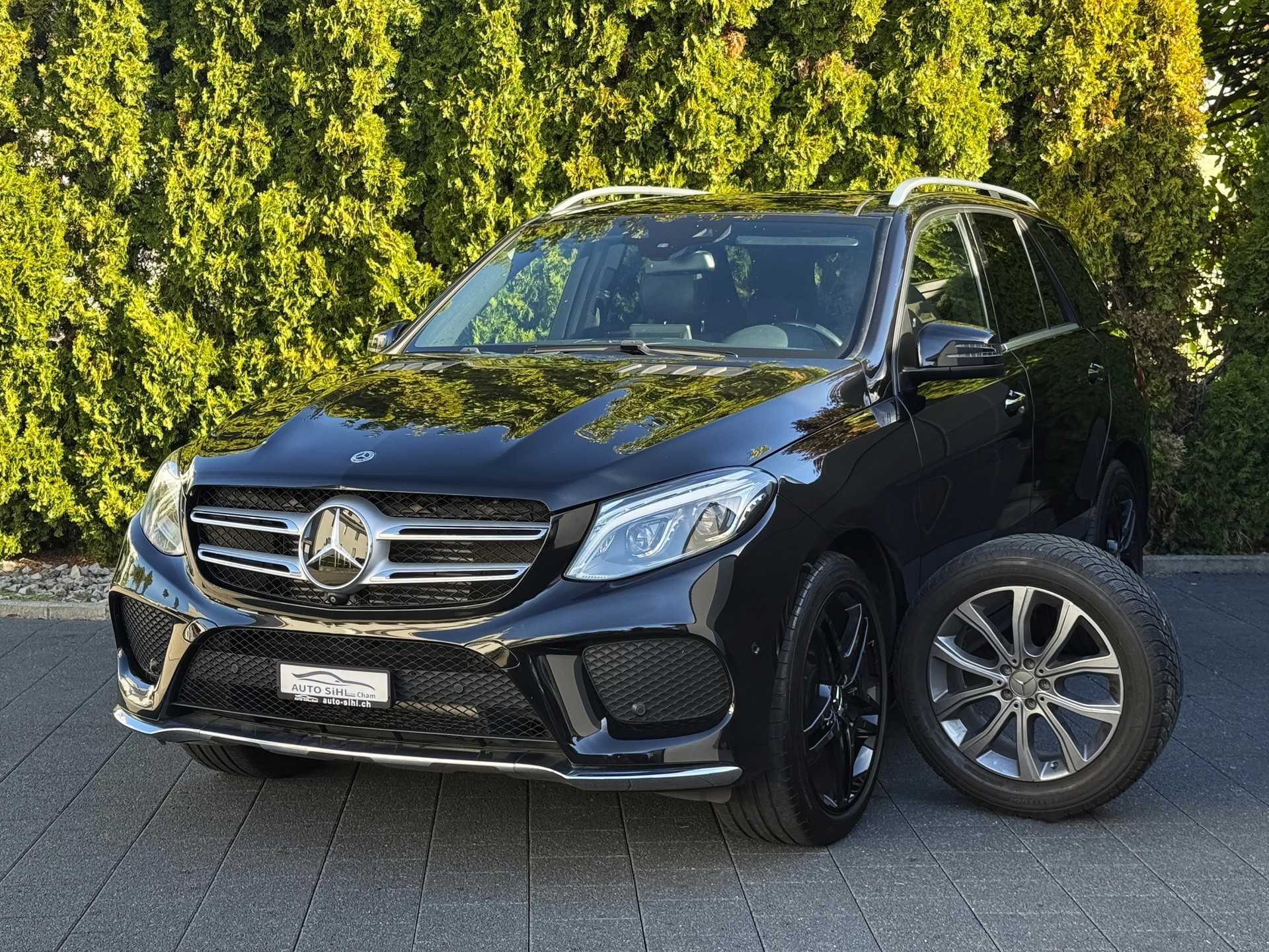 MERCEDES-BENZ GLE 350 d 4Matic 9G-Tronic / Gratis Service-showroom-element-1