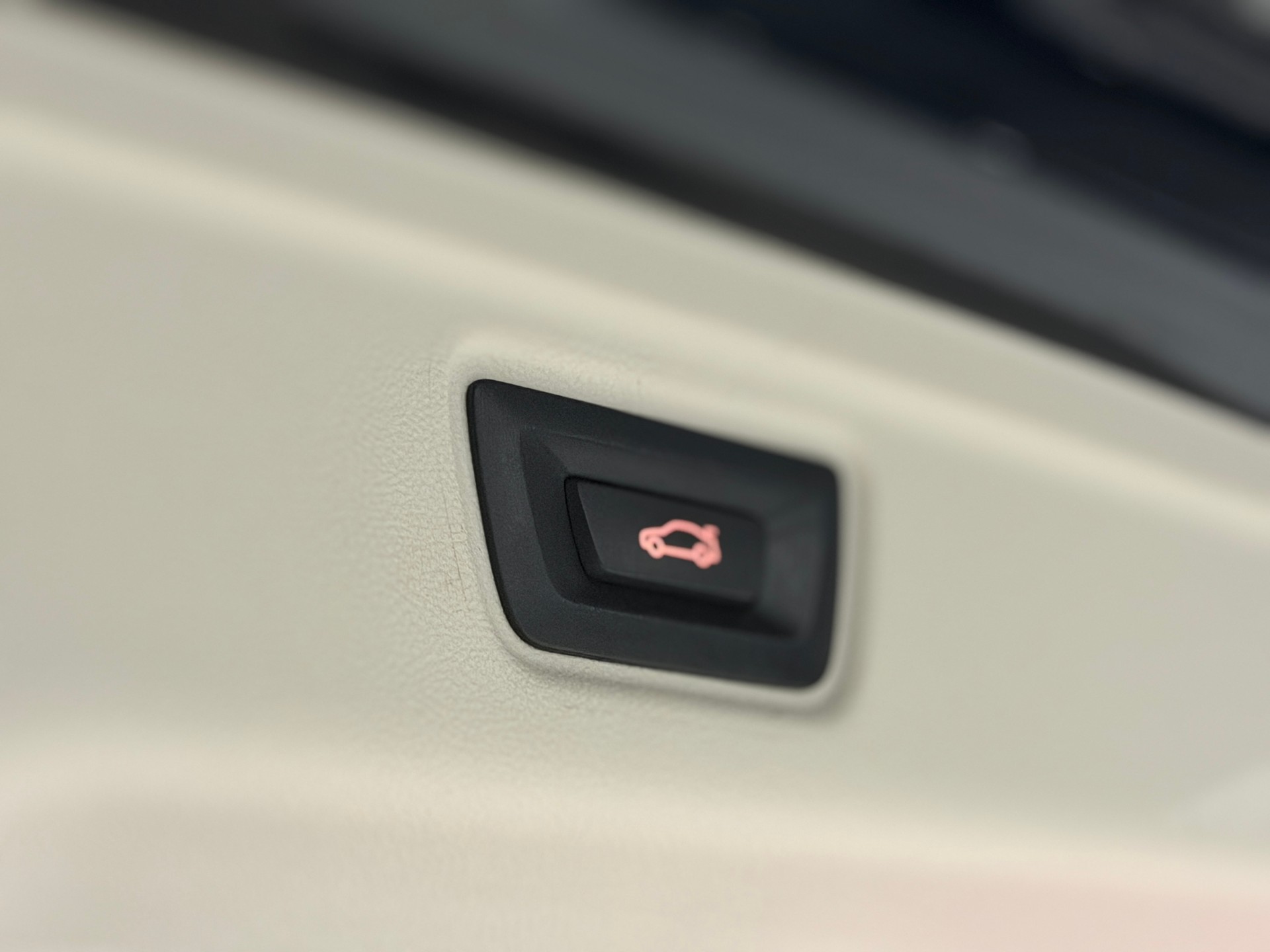 BMW 318d 48V Touring Steptronic (CH)-image-14