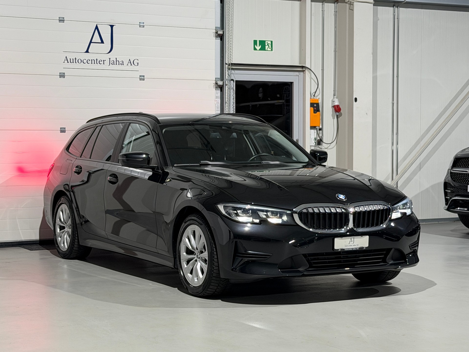 BMW 318d 48V Touring Steptronic (CH)-image-4