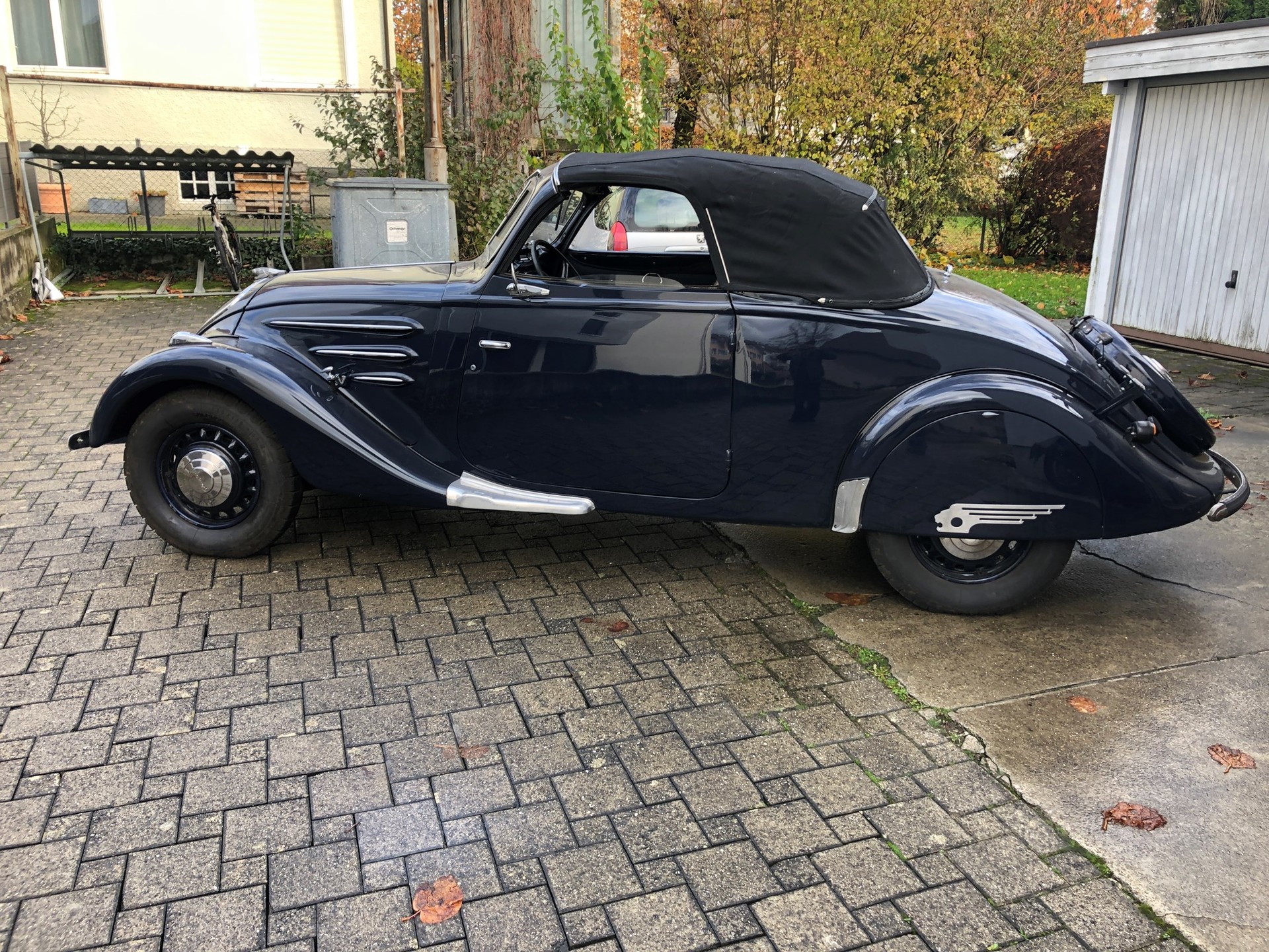PEUGEOT 302 Cabrio-image-10