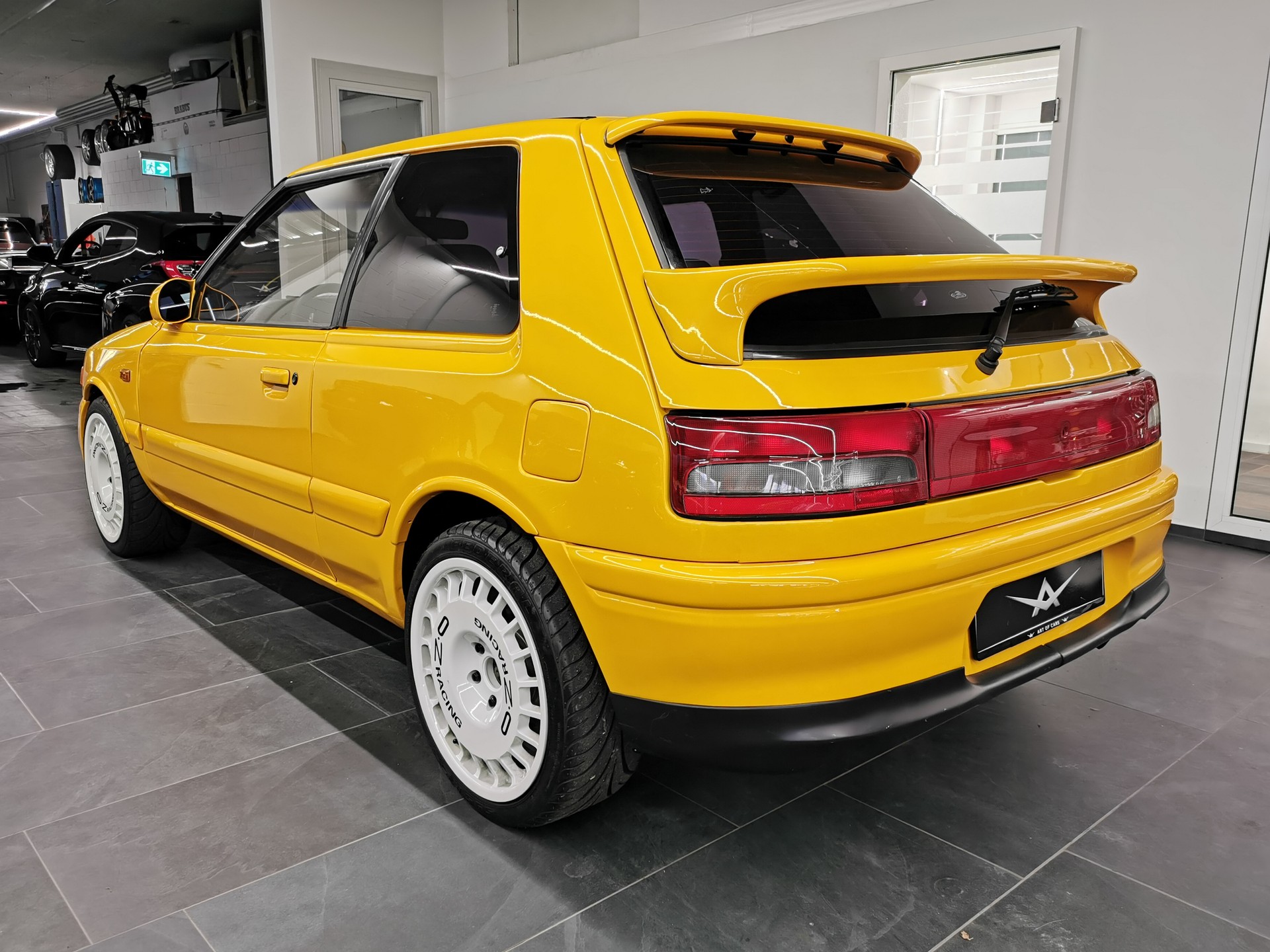MAZDA 323 1.8i 16V GT-R 4WD-image-4