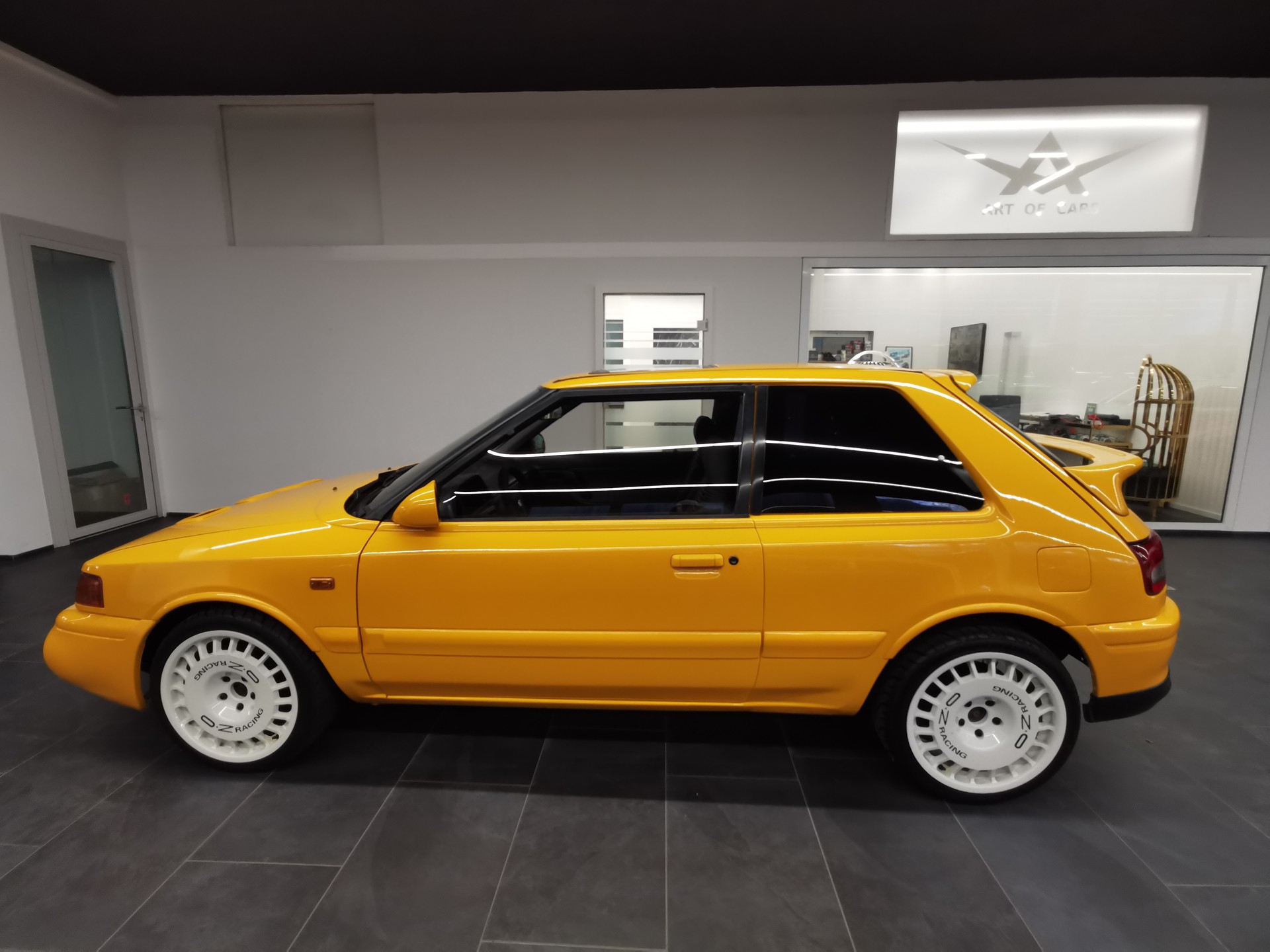 MAZDA 323 1.8i 16V GT-R 4WD-image-3