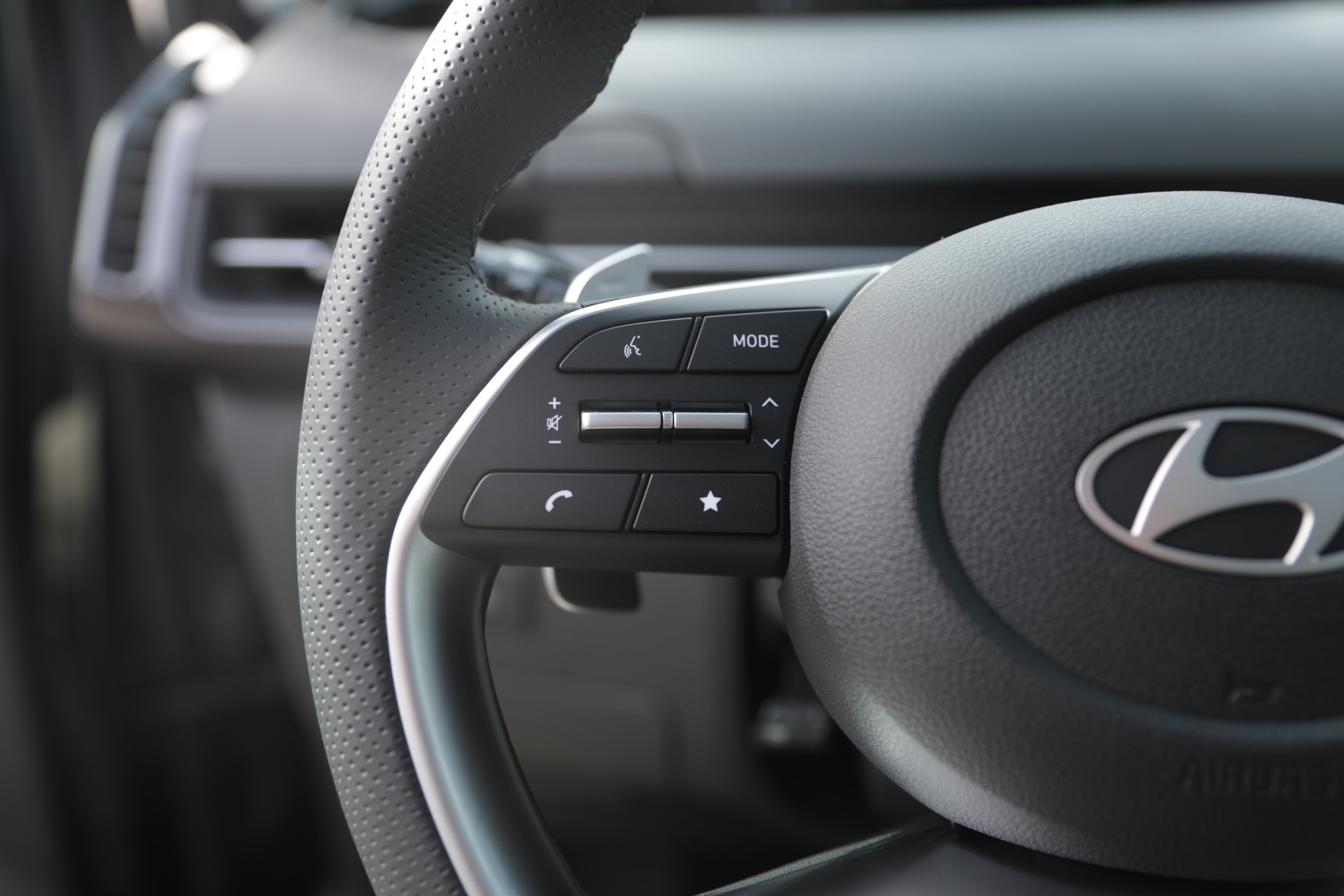 HYUNDAI Staria Premium 1.6 T-GDi HEV Vertex A-image-11