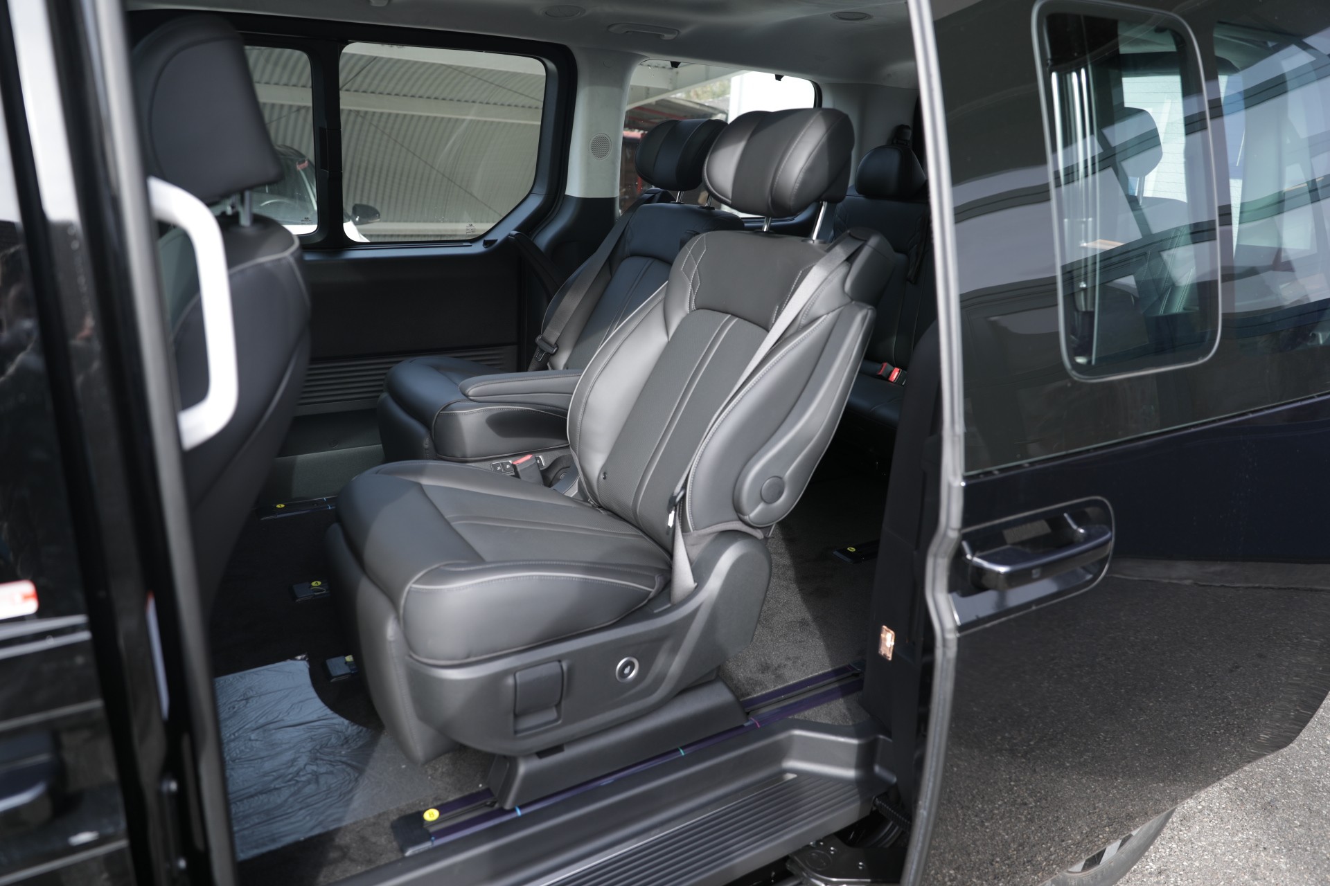 HYUNDAI Staria Premium 1.6 T-GDi HEV Vertex A-image-16