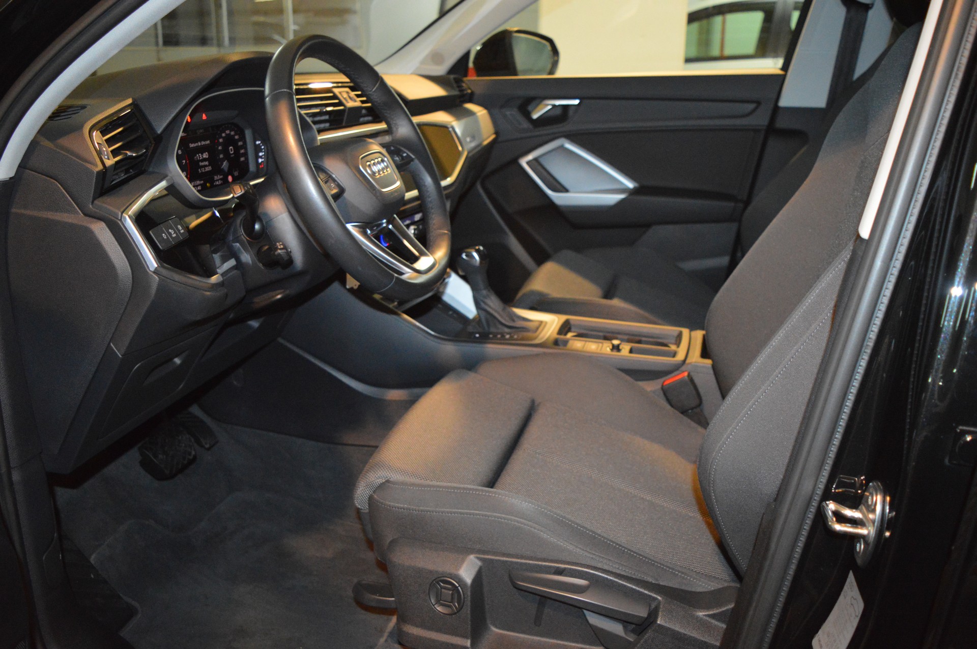 AUDI Q3 Sportback 35 TFSI Attraction S-tronic-image-17