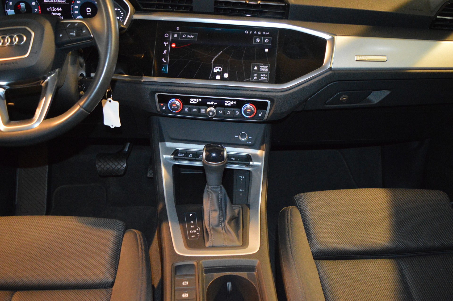 AUDI Q3 Sportback 35 TFSI Attraction S-tronic-image-18