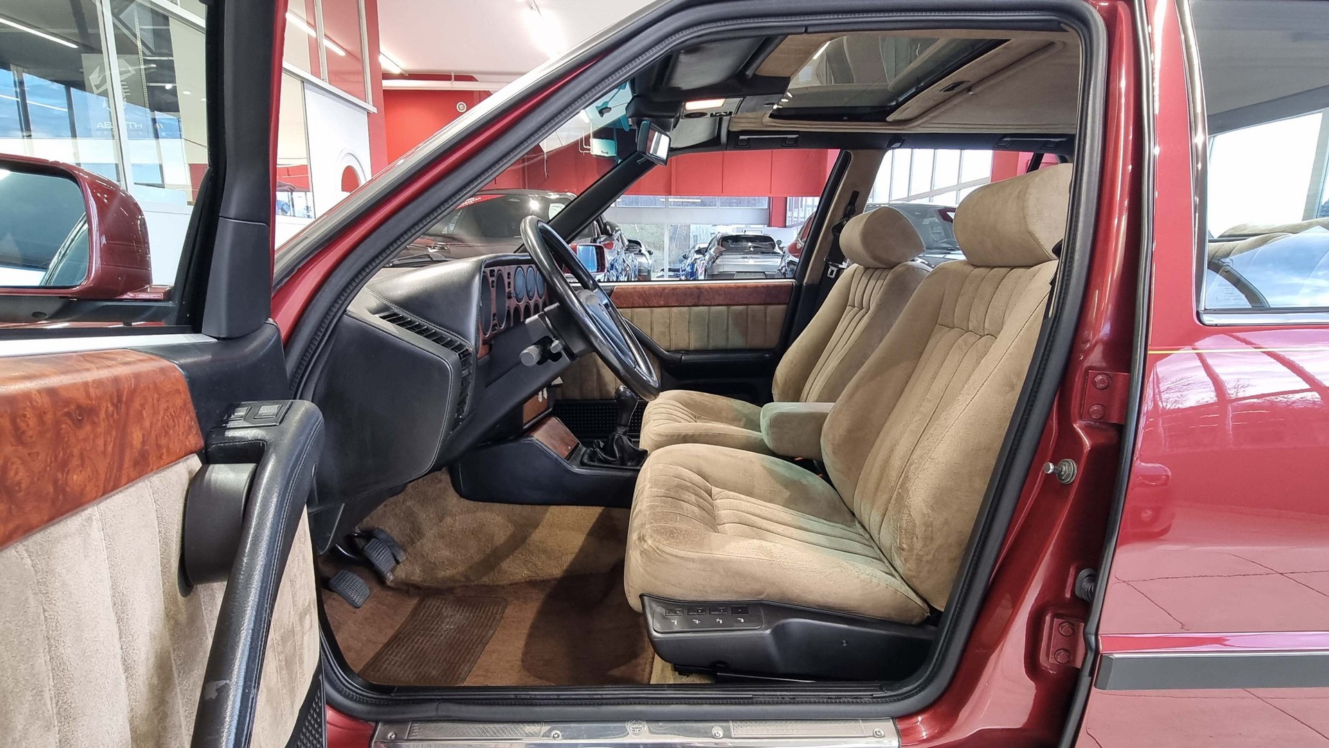 LANCIA Thema 8.32 Ferrari-image-28
