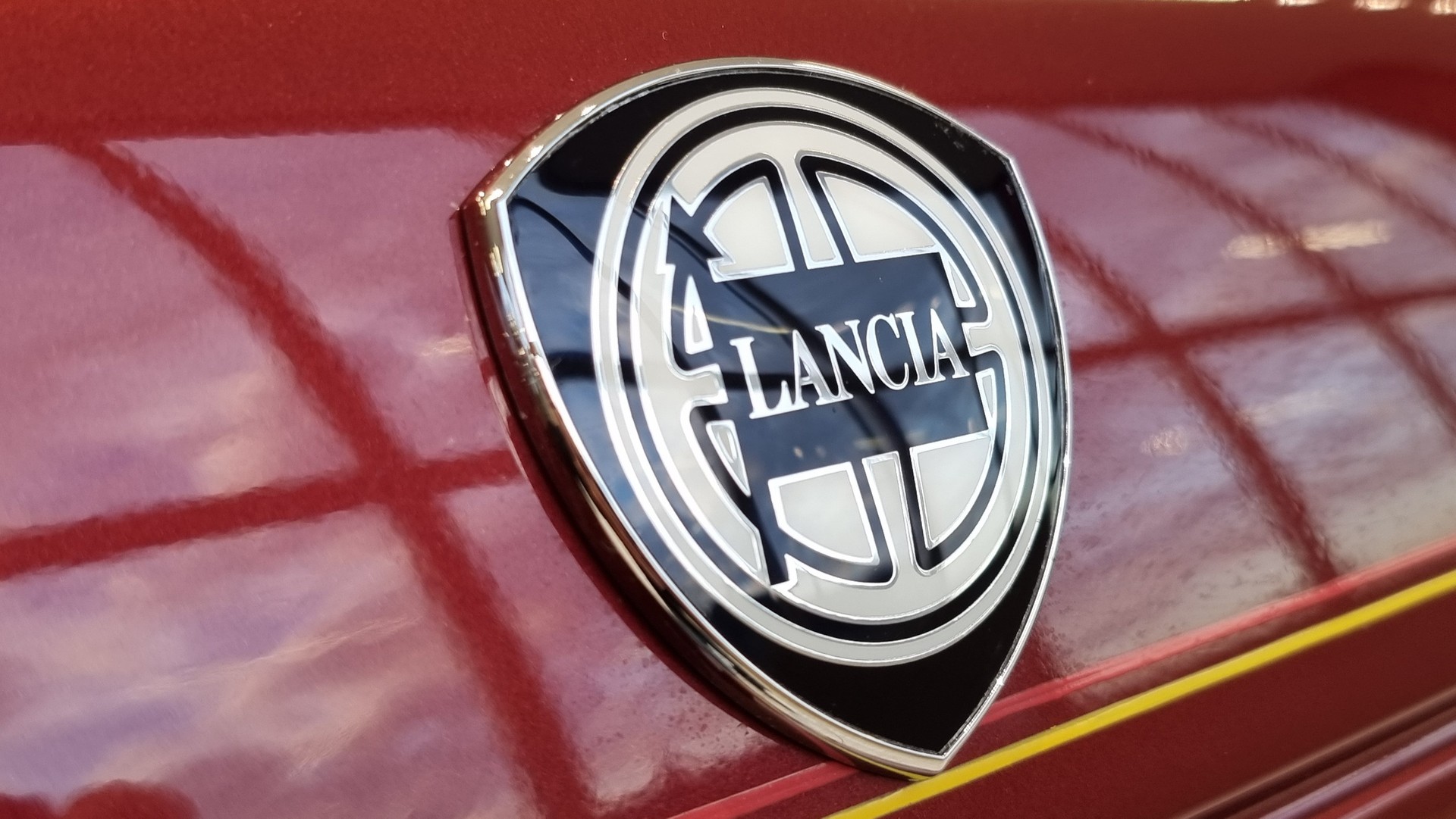 LANCIA Thema 8.32 Ferrari-image-31