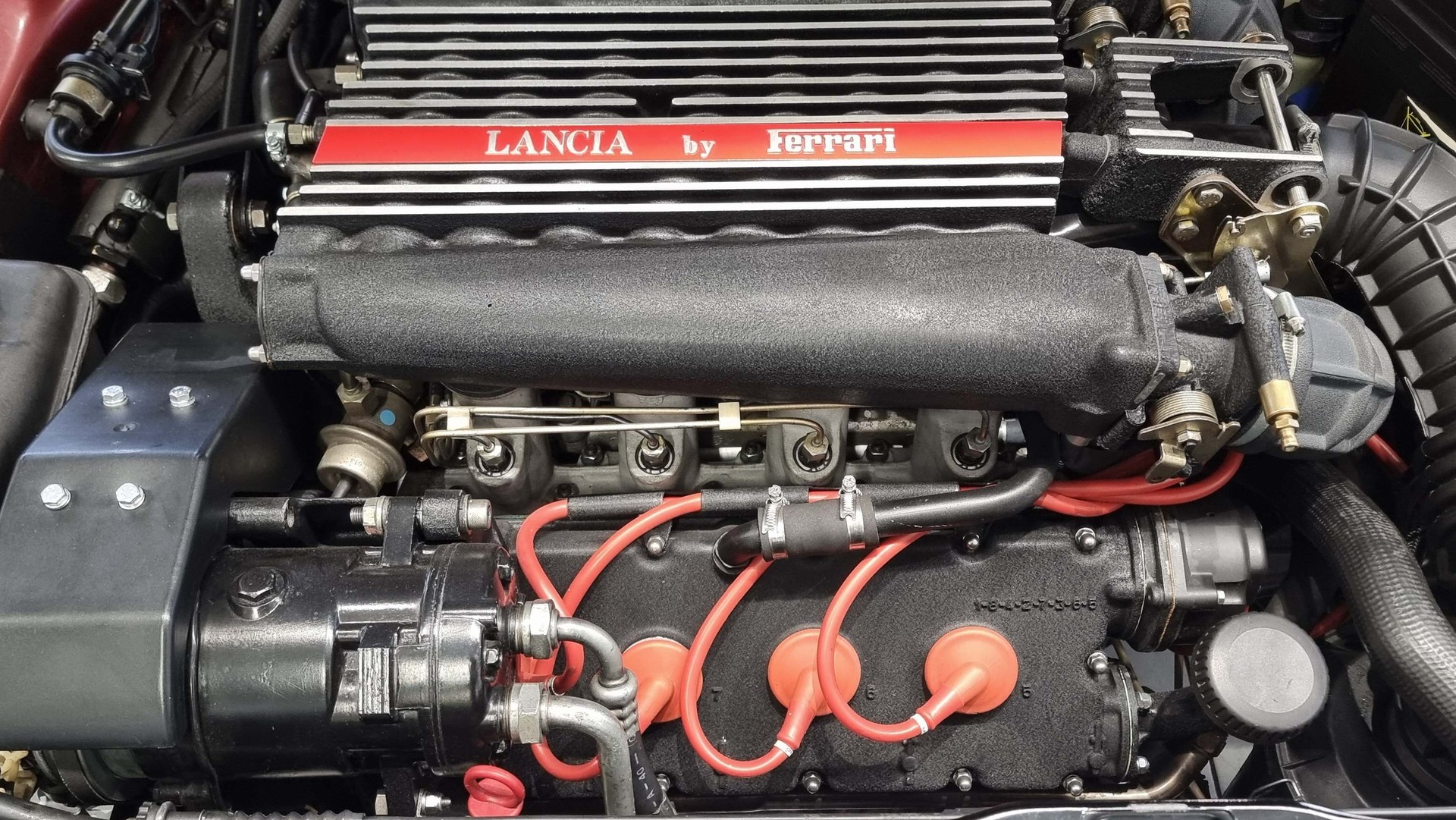 LANCIA Thema 8.32 Ferrari-image-14