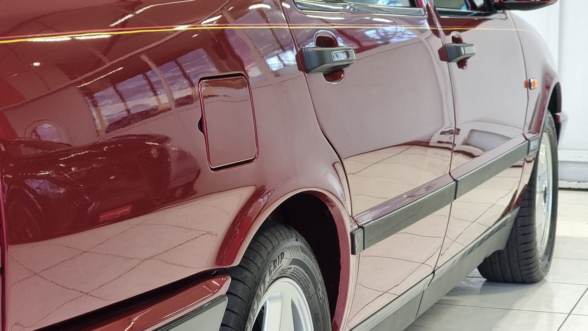 LANCIA Thema 8.32 Ferrari-image-9