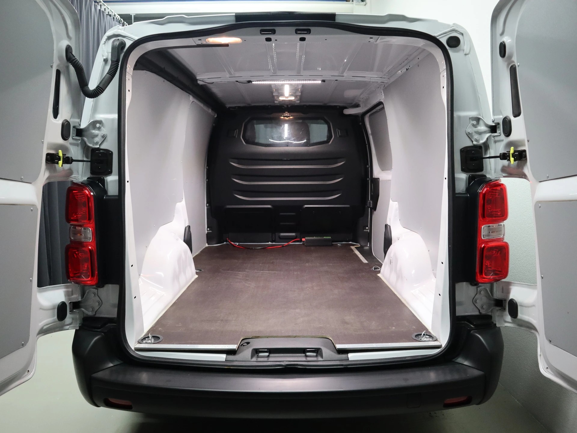 CITROEN Jumpy 2.0 BlueHDi 145 XL L3 EAT8 - 3 Sitzplätze - CarPlay - Kamera - 144 PS-image-6