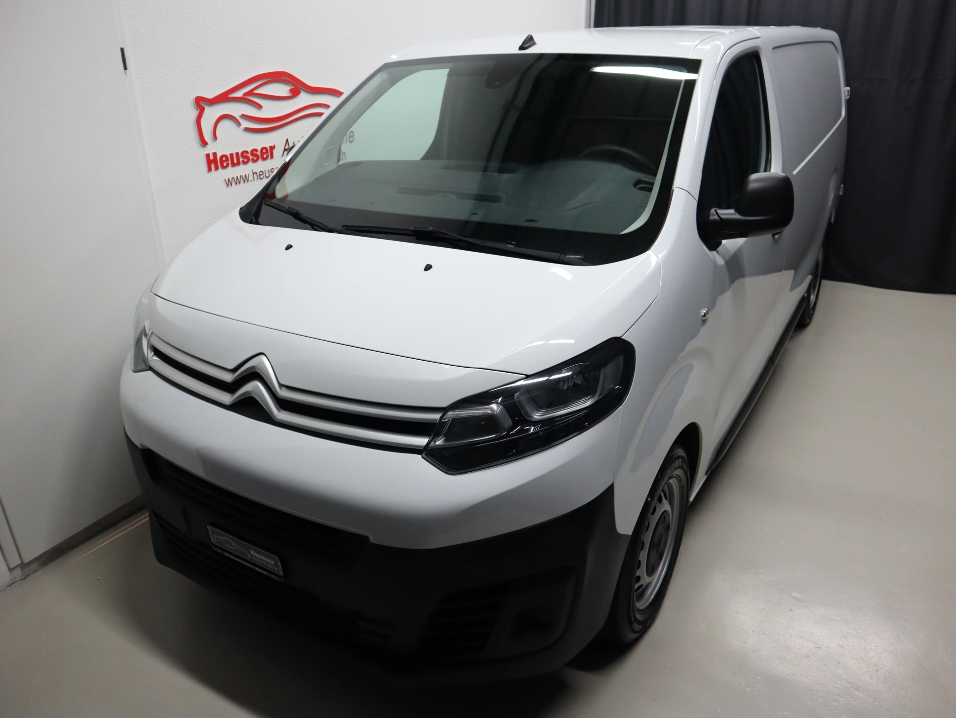 CITROEN Jumpy 2.0 BlueHDi 145 XL L3 EAT8 - 3 Sitzplätze - CarPlay - Kamera - 144 PS-showroom-element-2