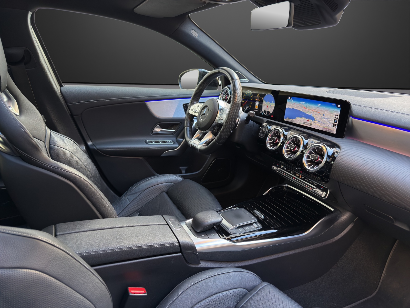 MERCEDES-BENZ A 45 S AMG 4Matic+ Speedshift-image-12