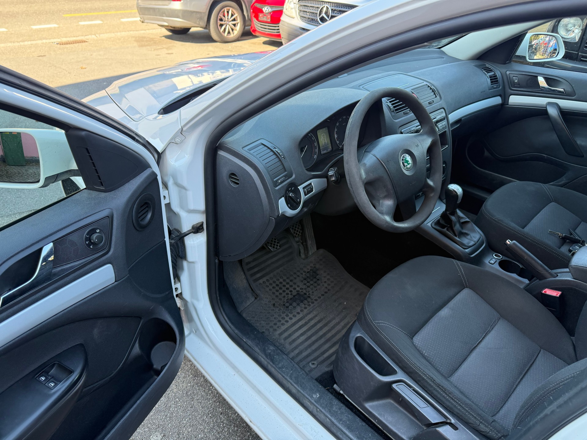 SKODA Octavia 1.9 TDI Swiss Adventure 4x4-image-11