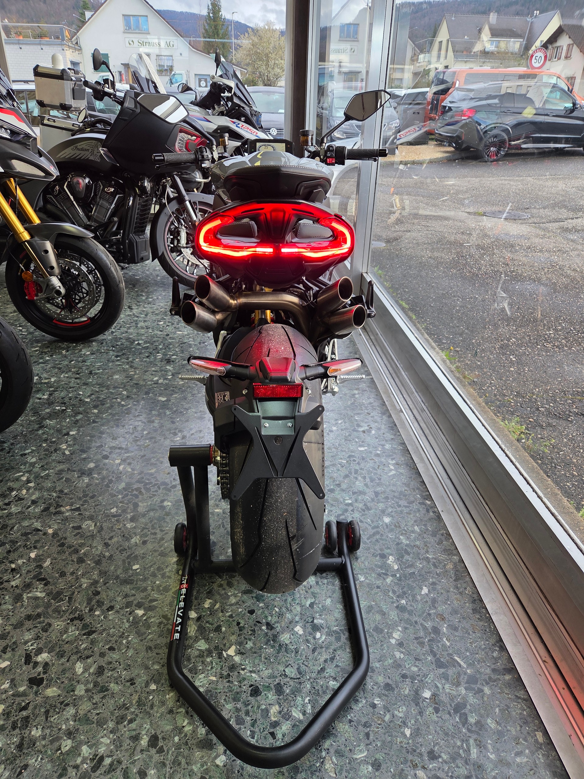 MV AGUSTA B4 Brutale 1000 RS mit 208 PS-image-12