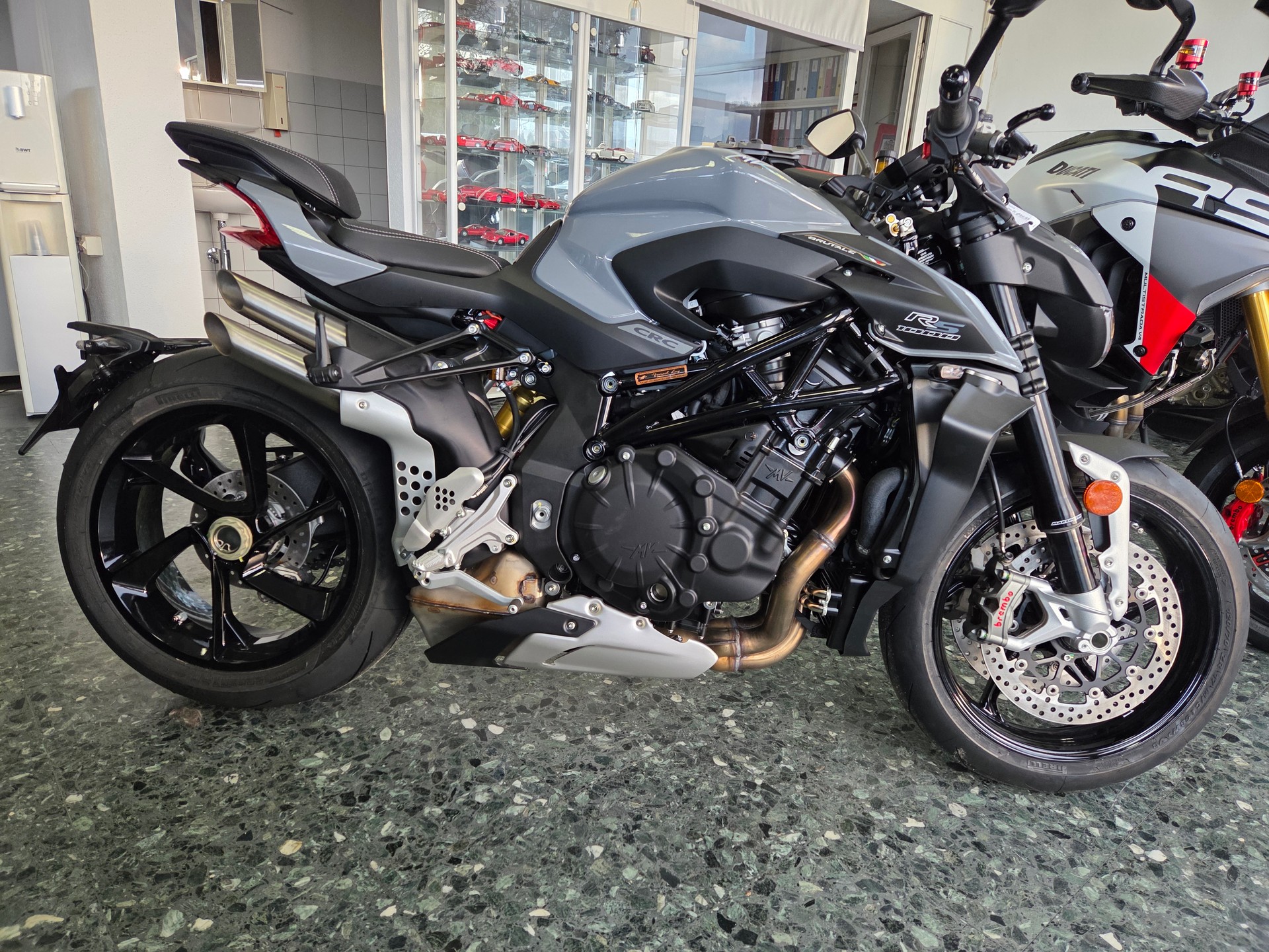 MV AGUSTA B4 Brutale 1000 RS mit 208 PS