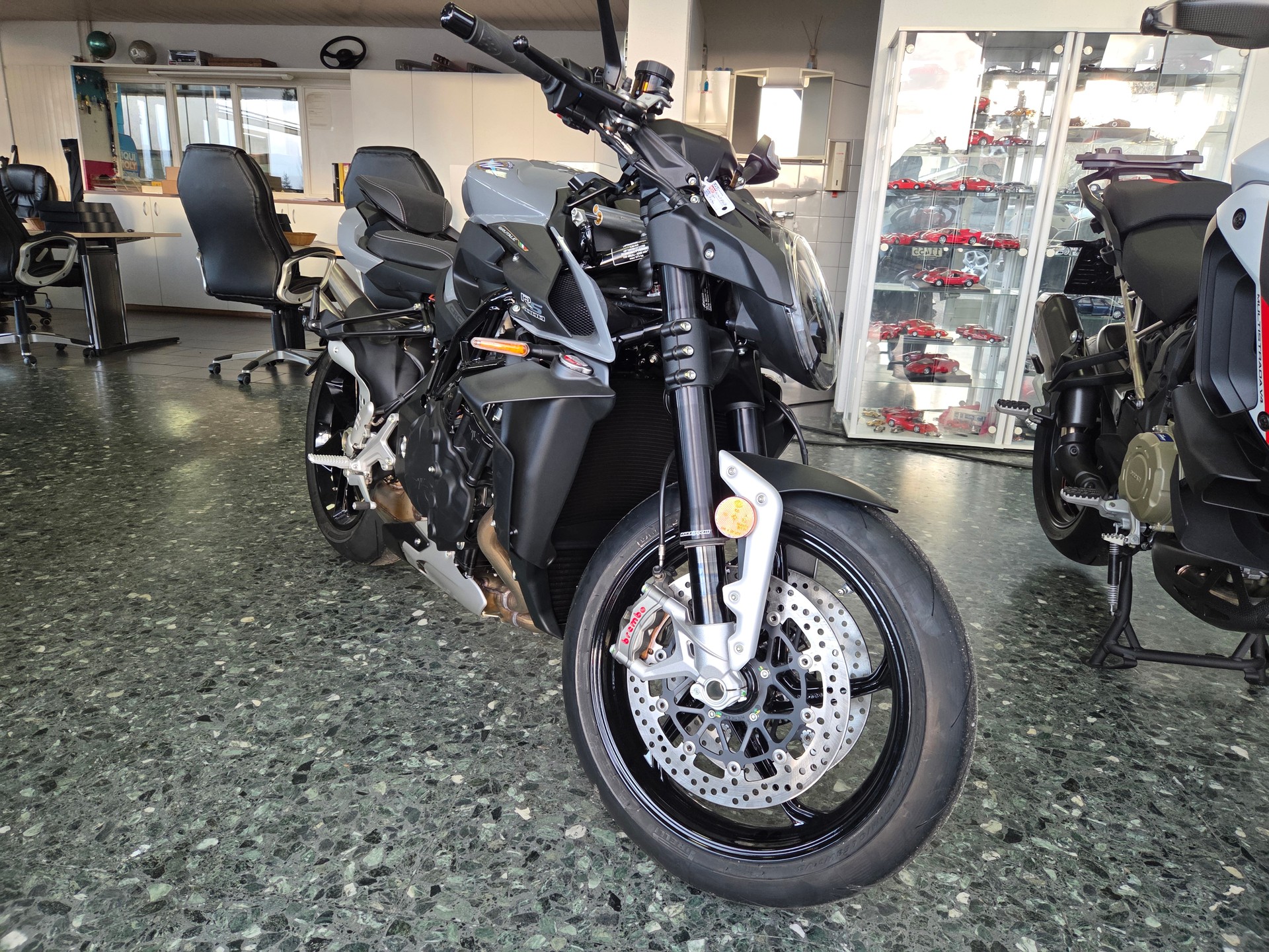 MV AGUSTA B4 Brutale 1000 RS mit 208 PS-image-1