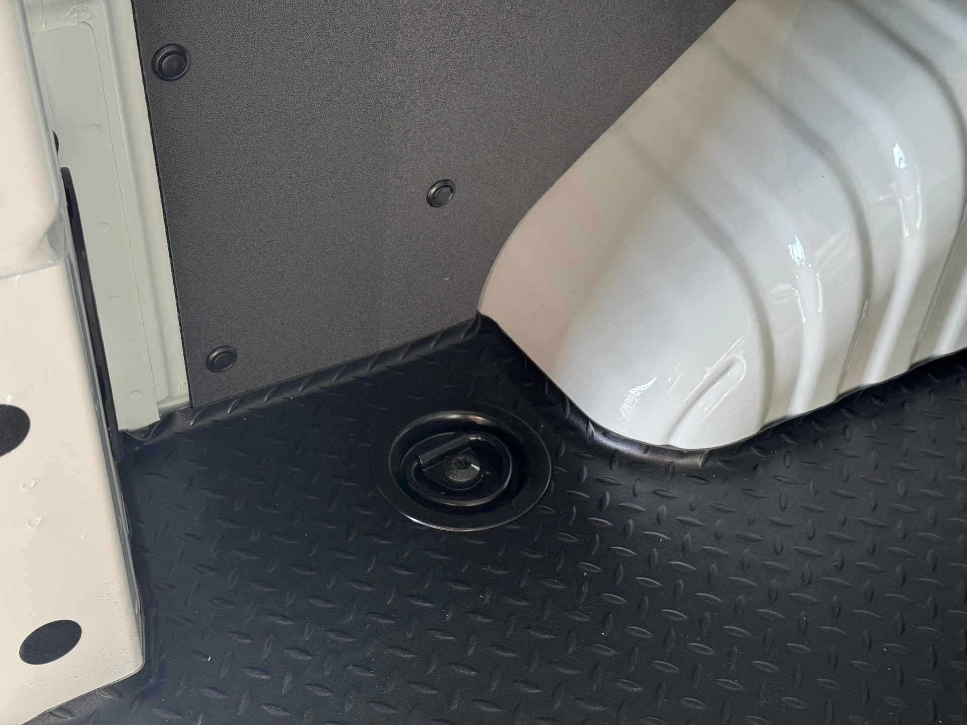 MAXUS eDeliver 7 L1 77kWh-image-24