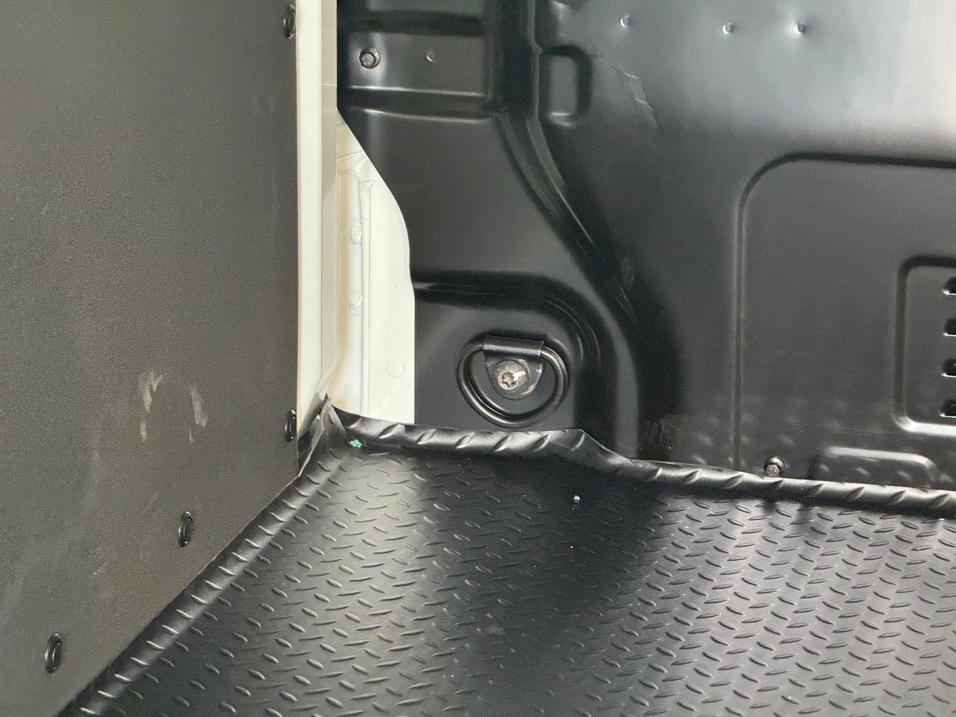 MAXUS eDeliver 7 L1 77kWh-image-28