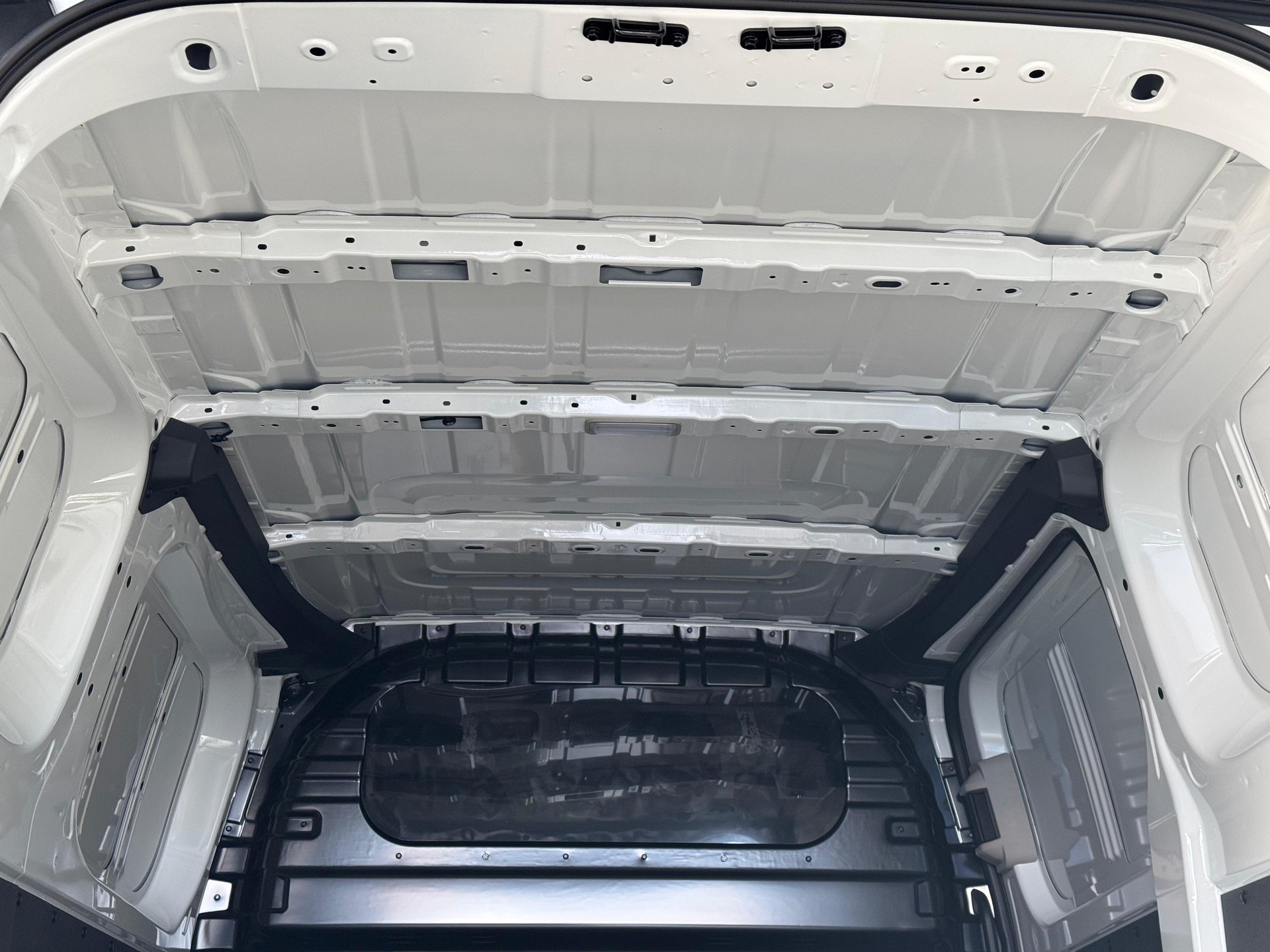 MAXUS eDeliver 7 L1 77kWh-image-7