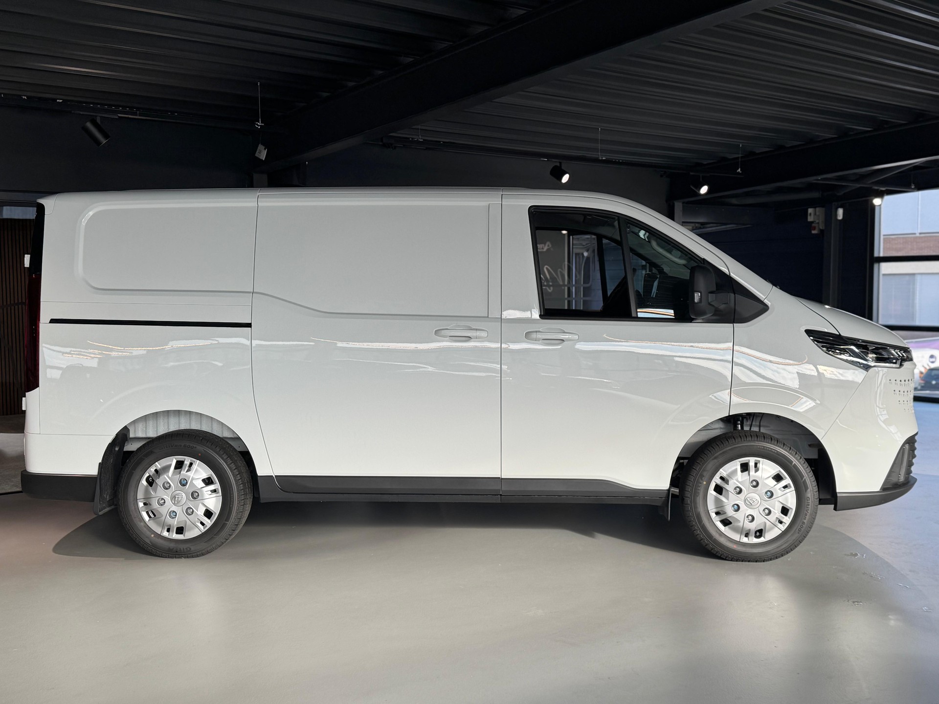 MAXUS eDeliver 7 L1 77kWh-showroom-element-1