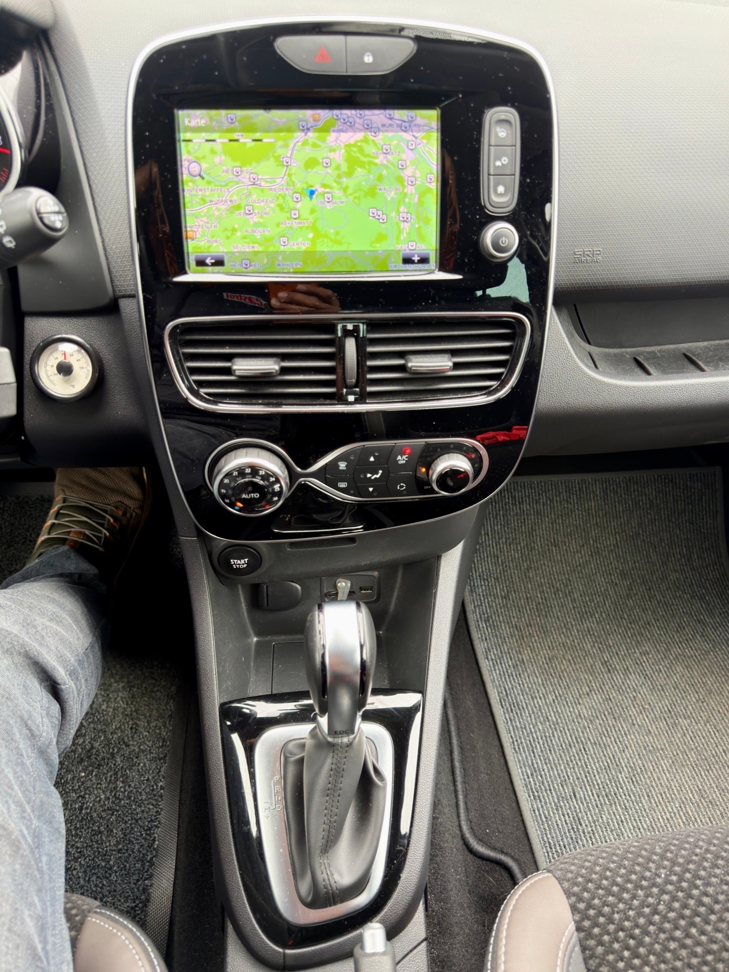 RENAULT Clio 1.2 16V T Swiss Edition EDC-image-12