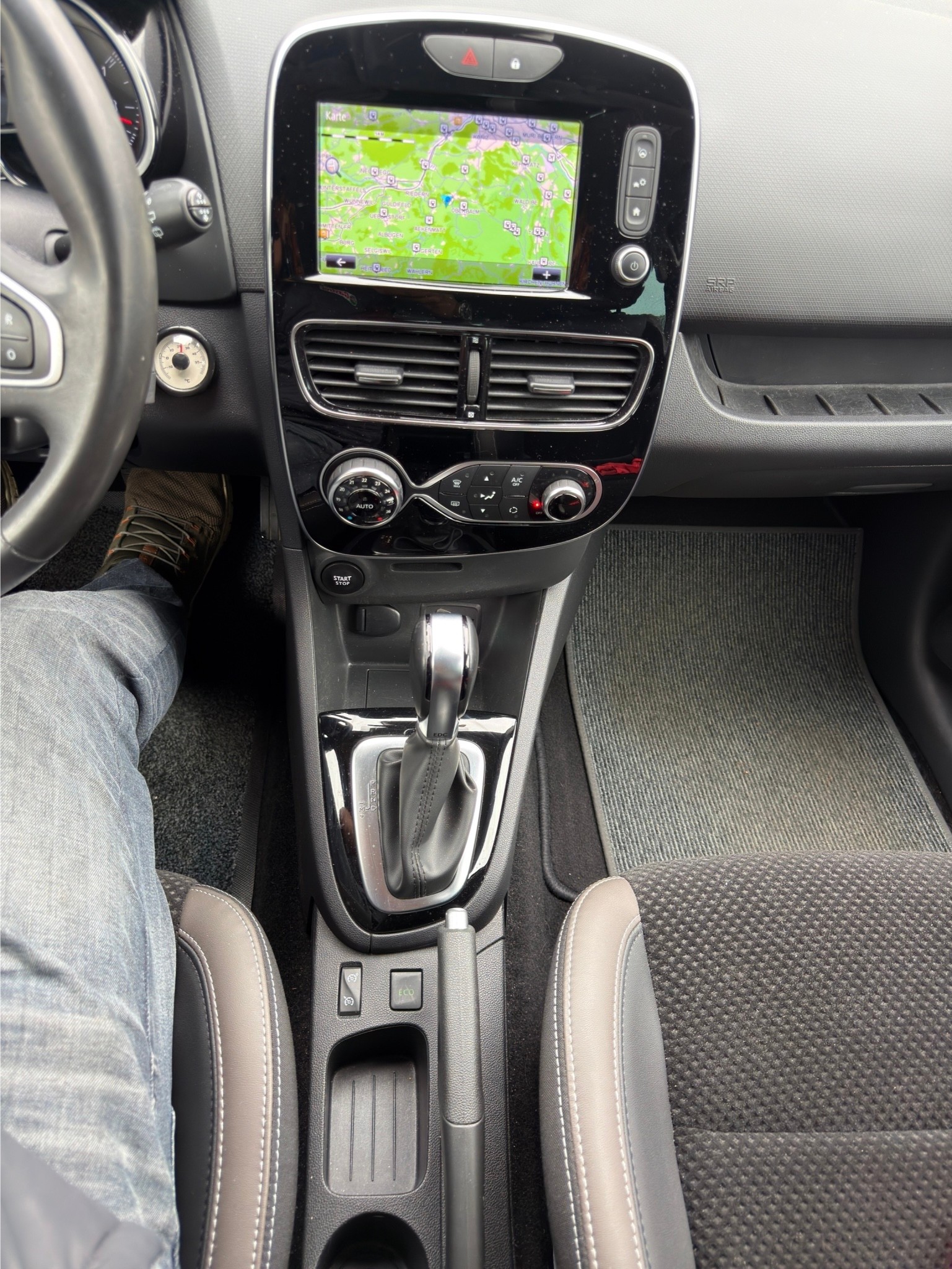 RENAULT Clio 1.2 16V T Swiss Edition EDC-image-14