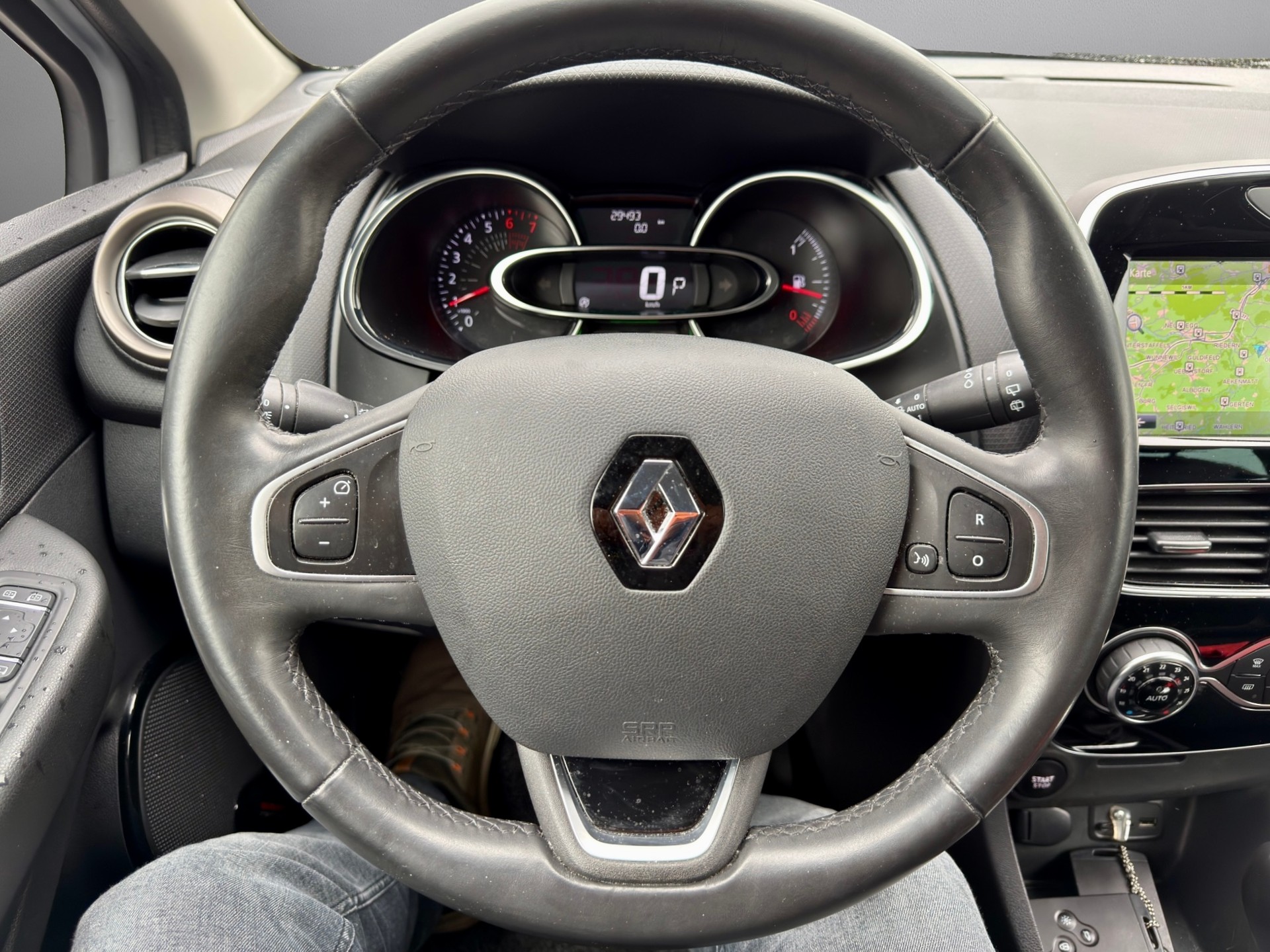 RENAULT Clio 1.2 16V T Swiss Edition EDC-image-13
