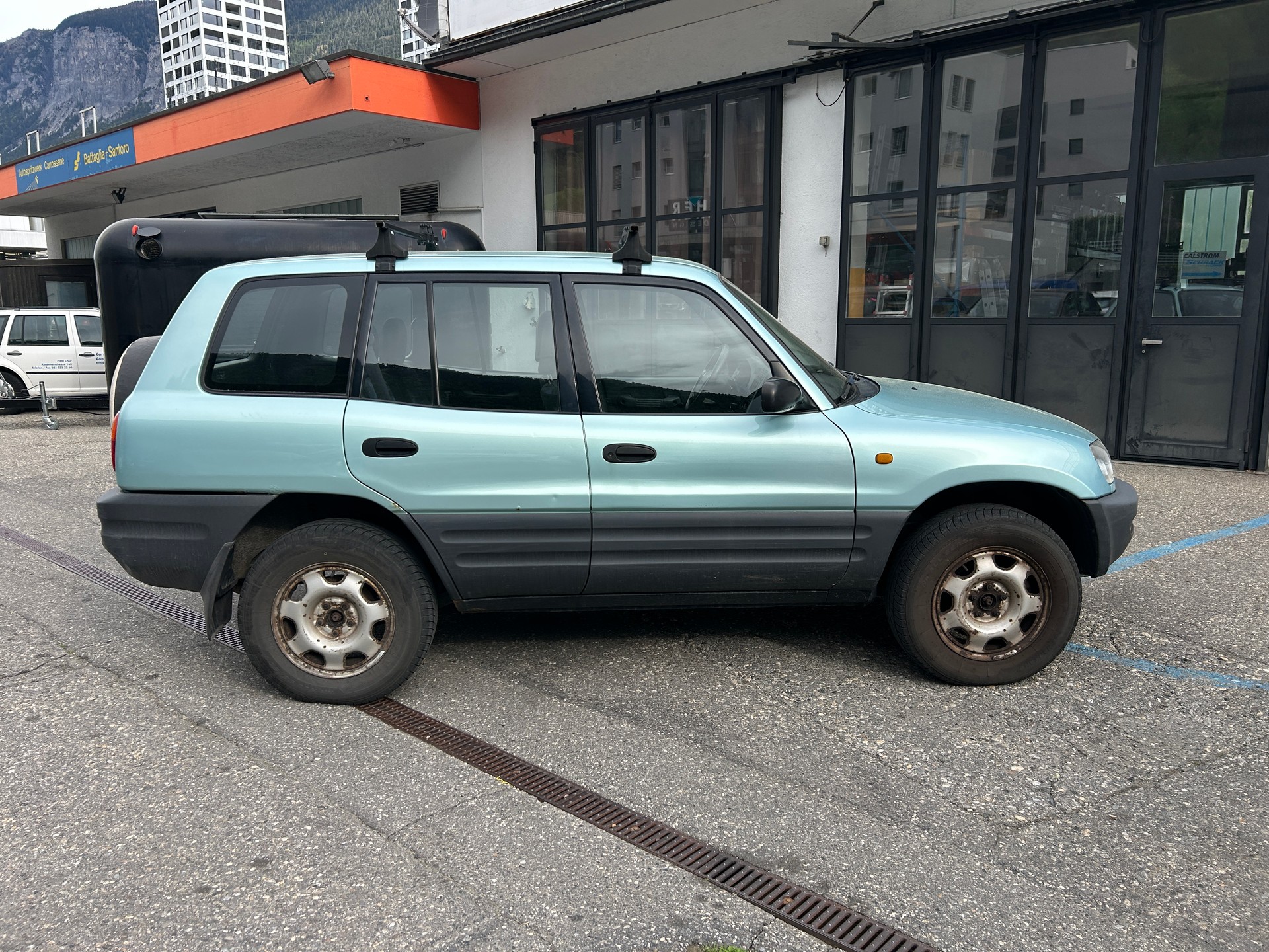 TOYOTA RAV-4-image-8
