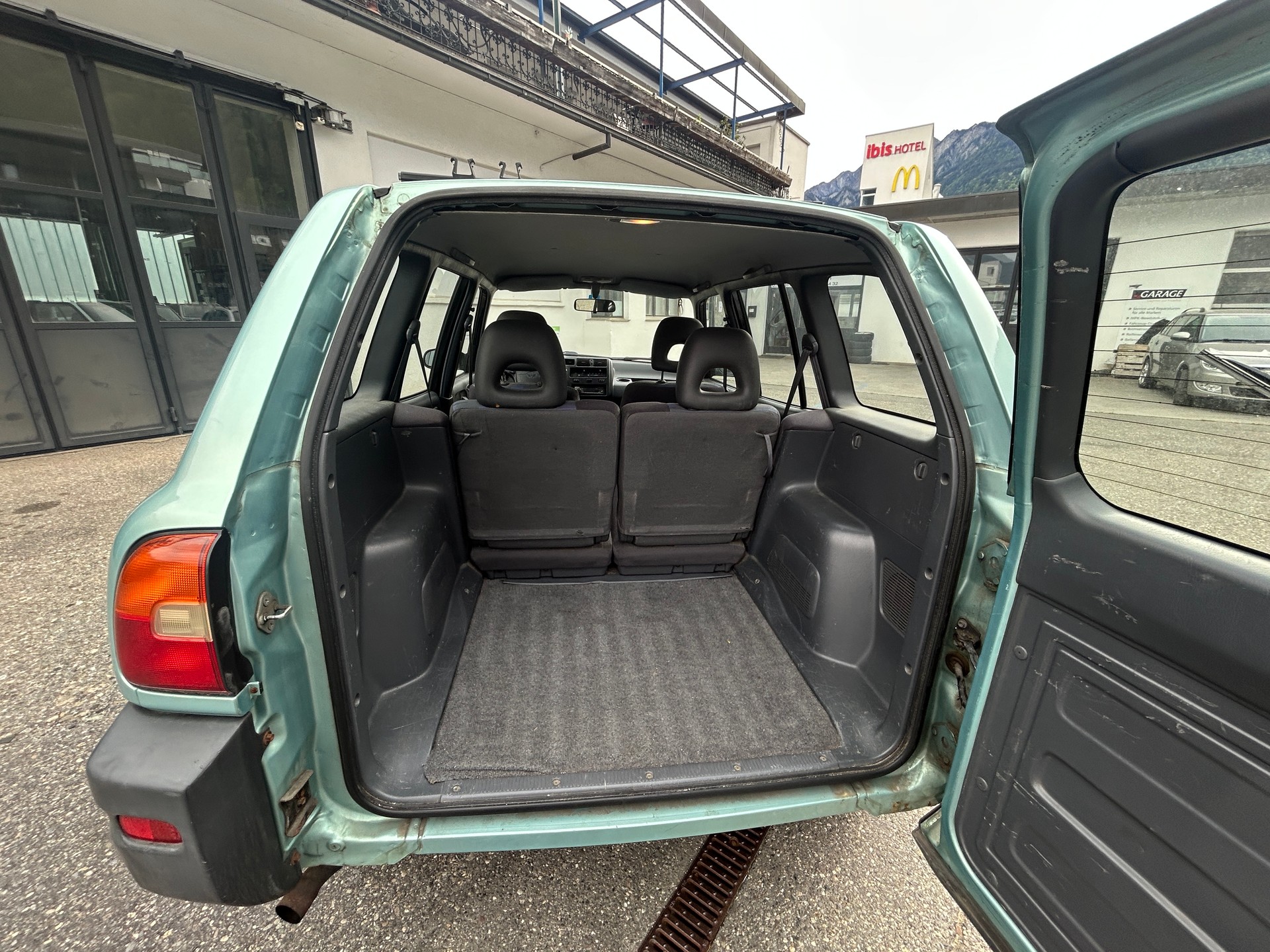 TOYOTA RAV-4-image-6