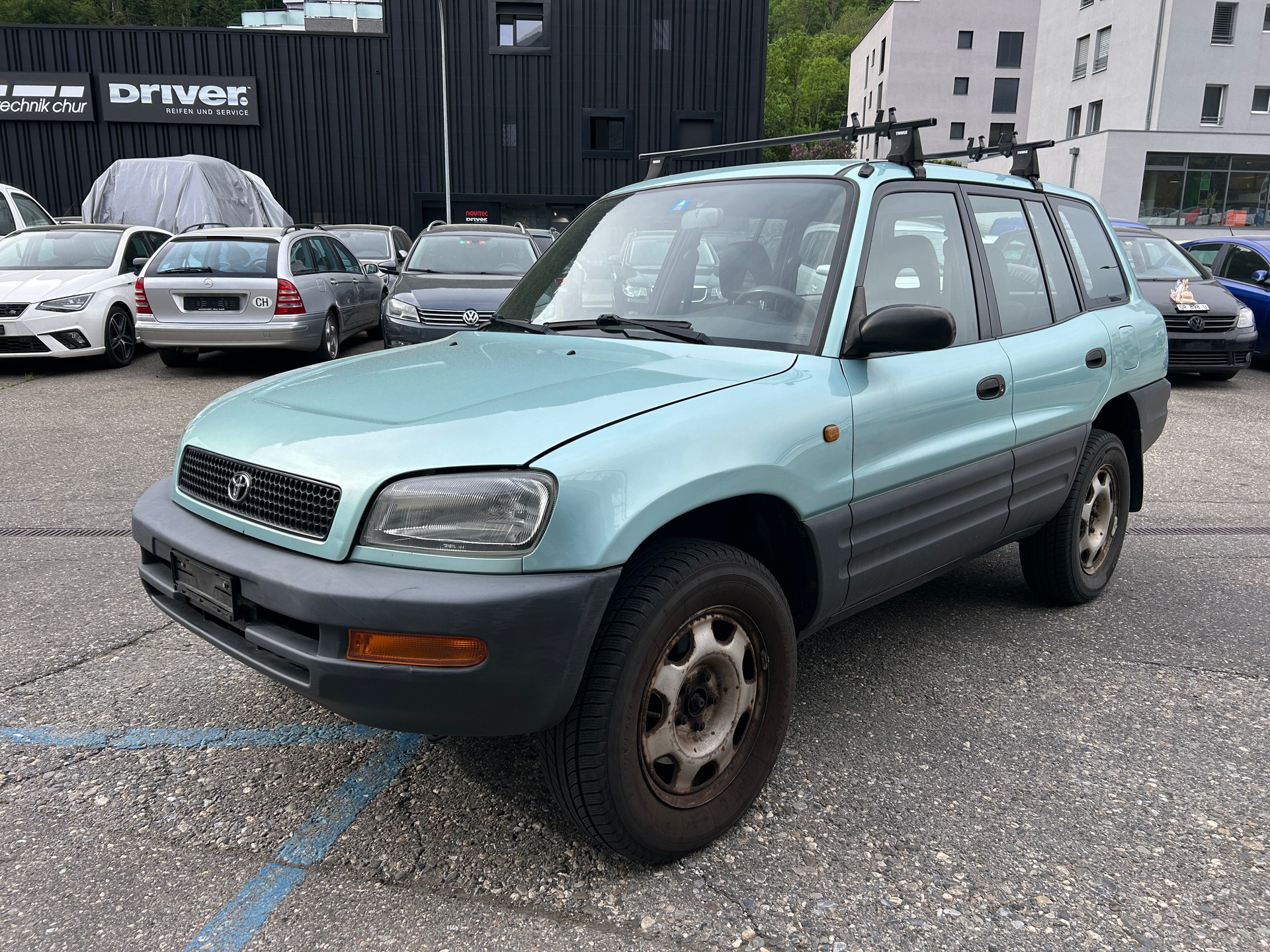 TOYOTA RAV-4-image-1