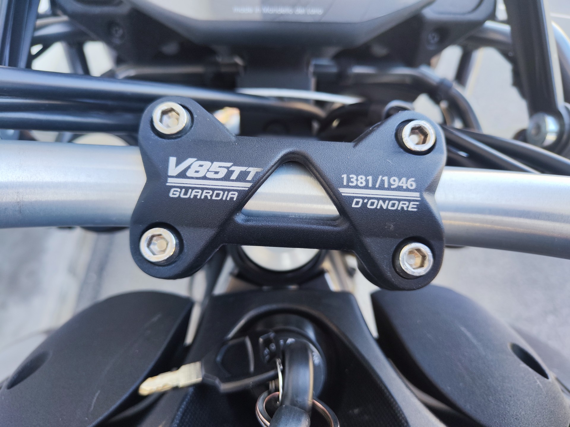 MOTO GUZZI V85 TT Guardia d'Onore-image-3
