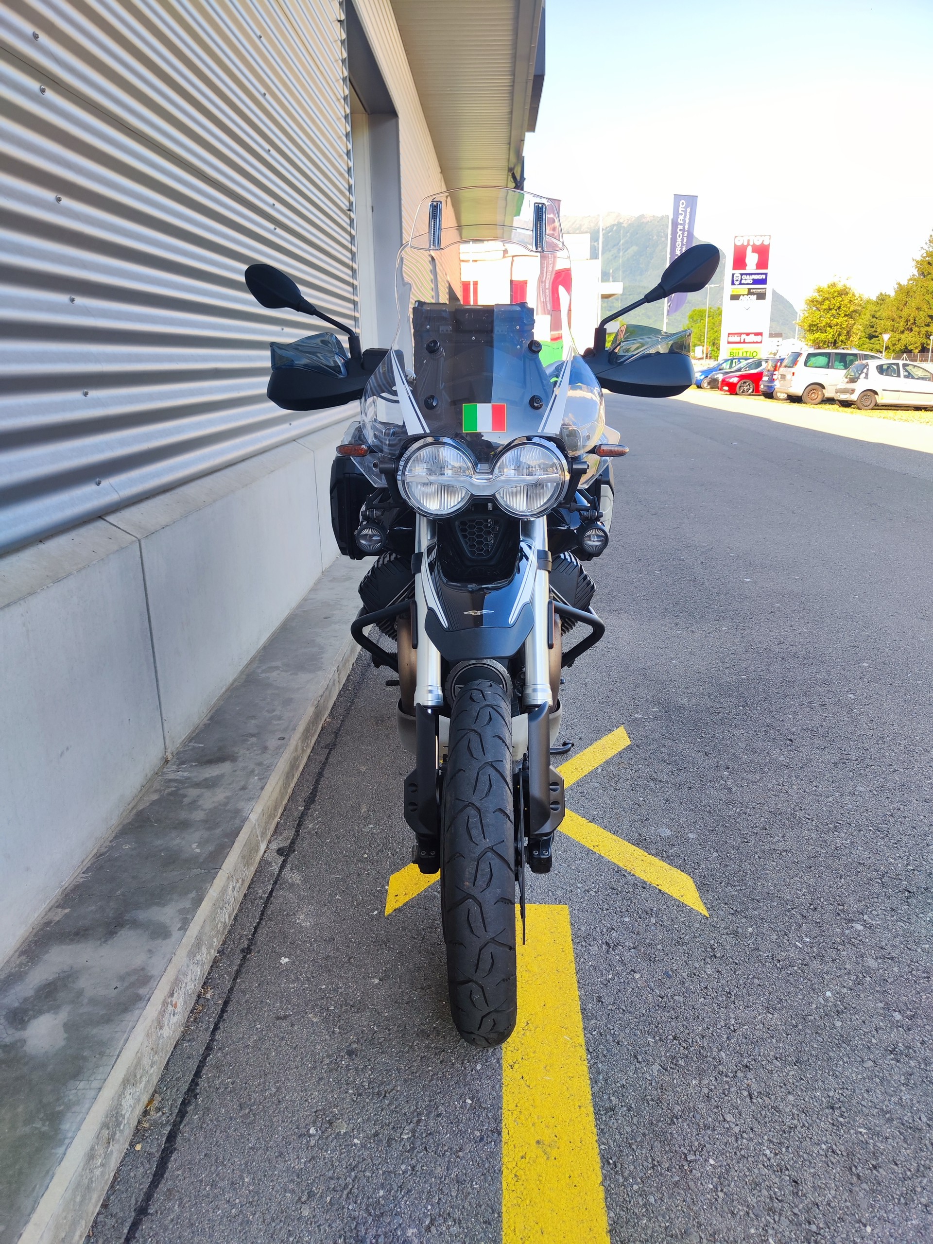 MOTO GUZZI V85 TT Guardia d'Onore-image-5
