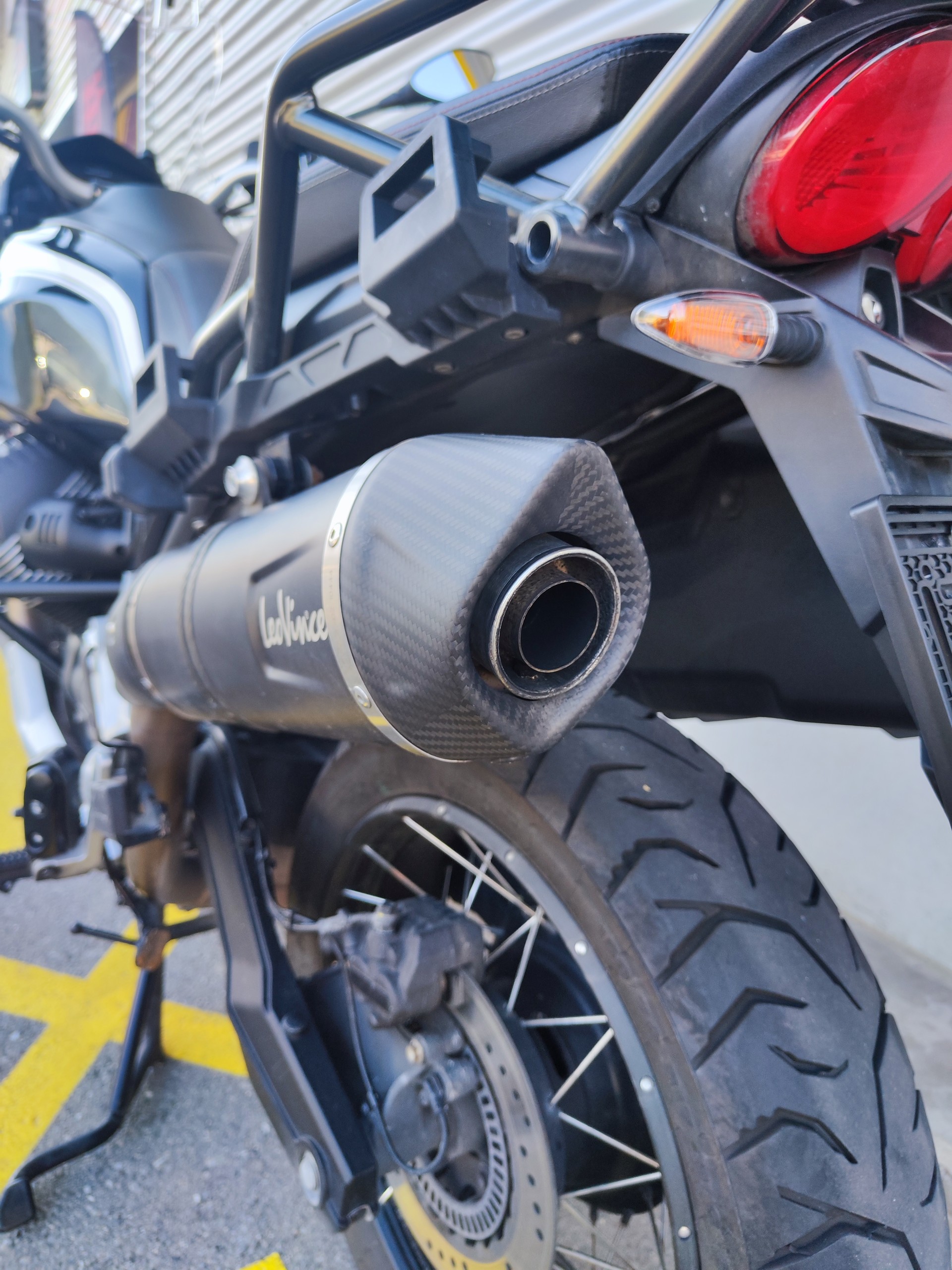 MOTO GUZZI V85 TT Guardia d'Onore-image-8