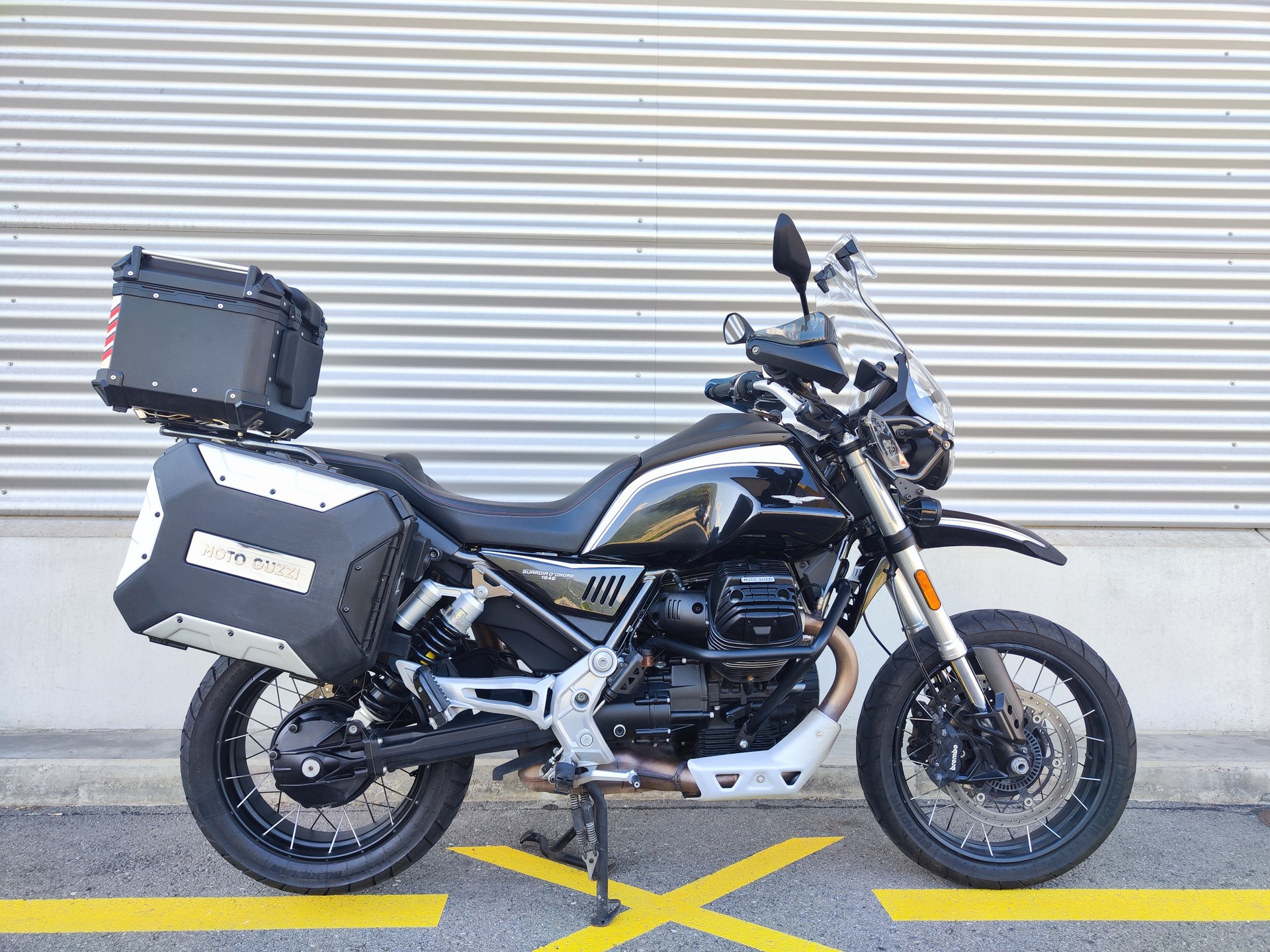 MOTO GUZZI V85 TT Guardia d'Onore-image-0